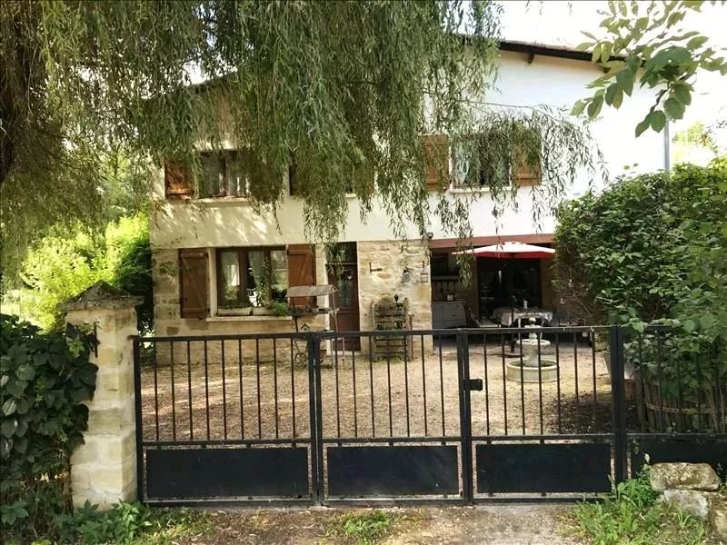 House in Lamothe-Fenelon - view 1