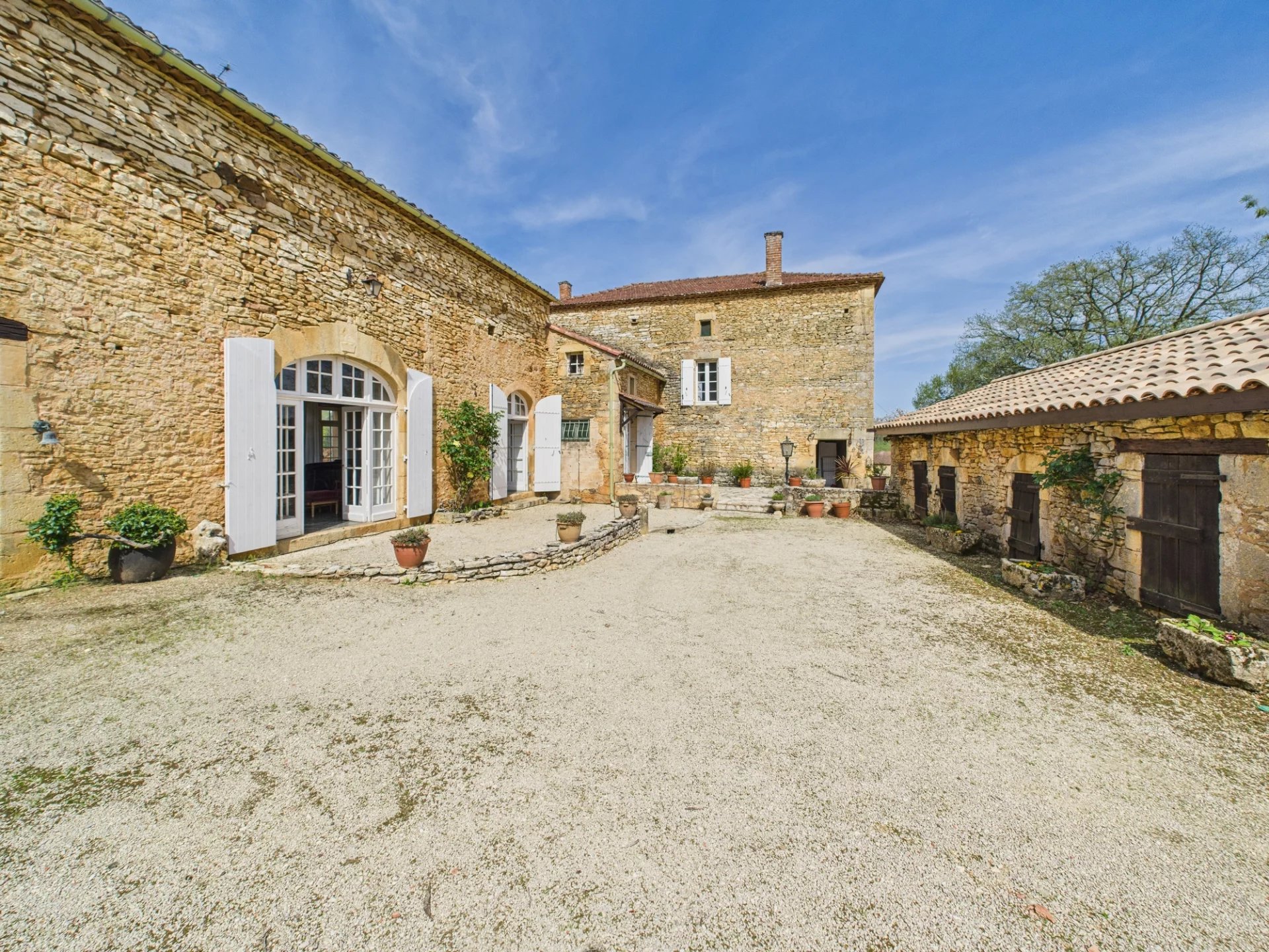 House in Sauveterre-la-Lemance - view 1