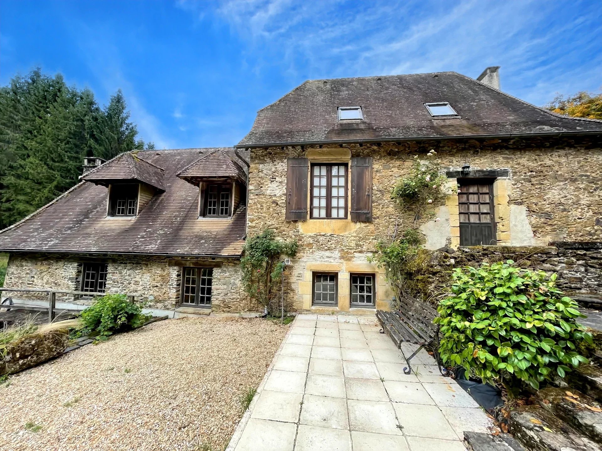 House in Angoisse - view 1