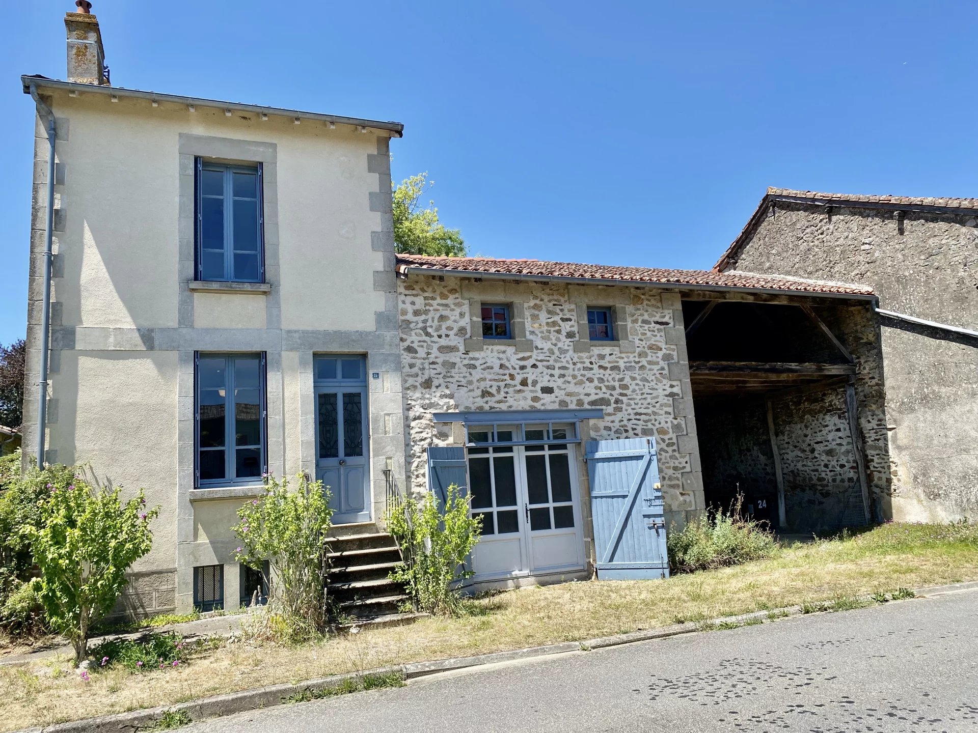 House in Nouic - view 1
