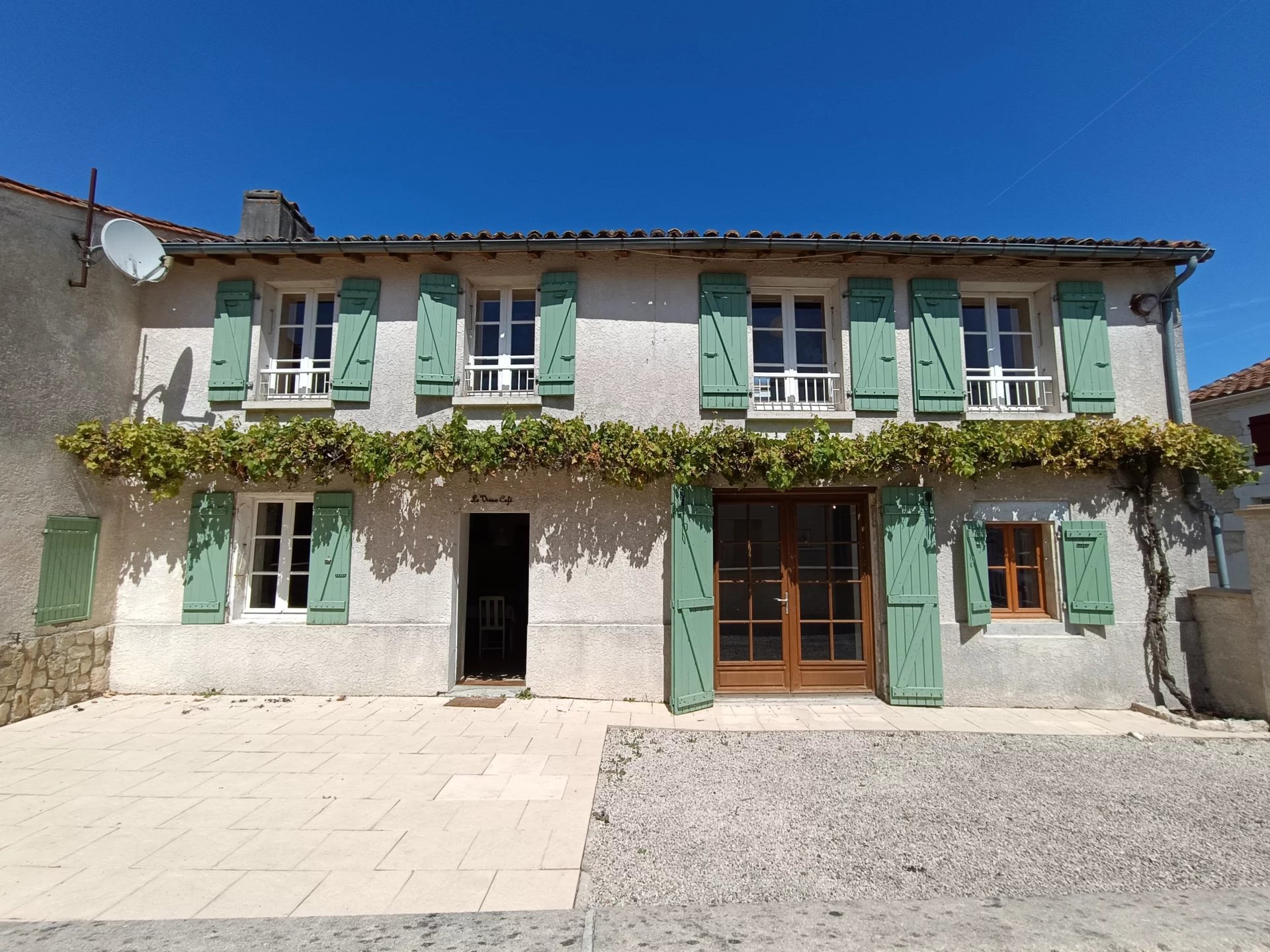 House in Arrondissement de Saint-Jean-d'Angely - view 1