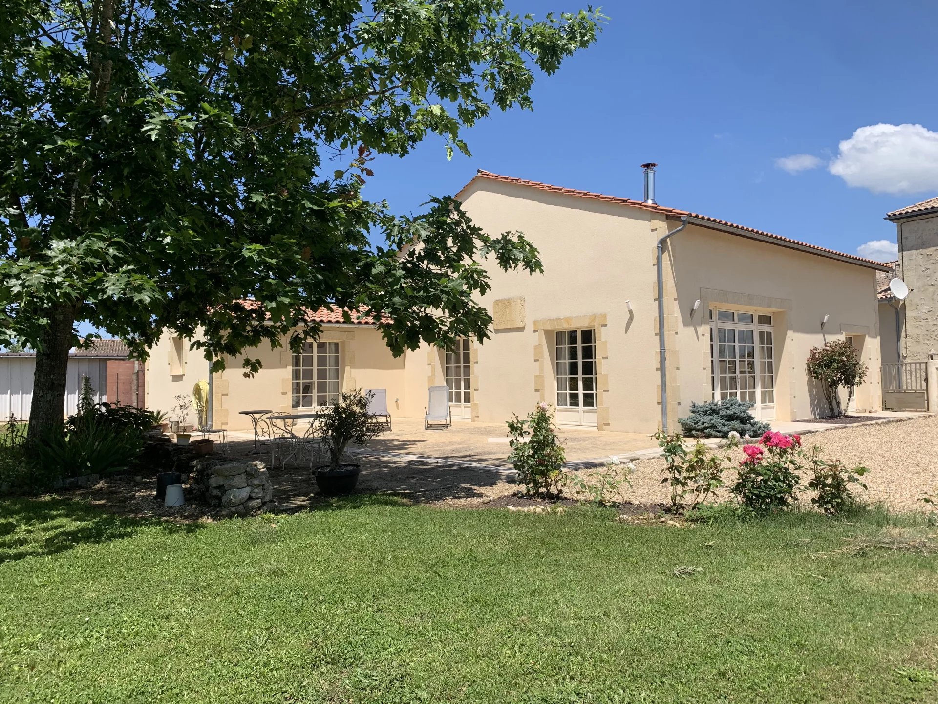 House in Villefranche-de-Lonchat - view 1