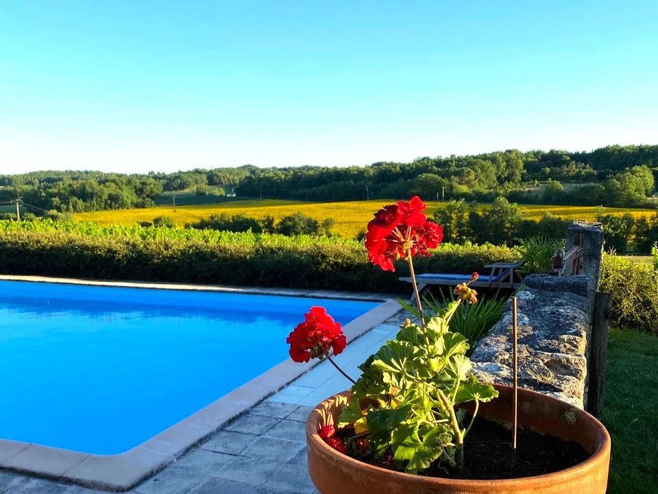 House in Saint-Jean-de-Duras - view 1