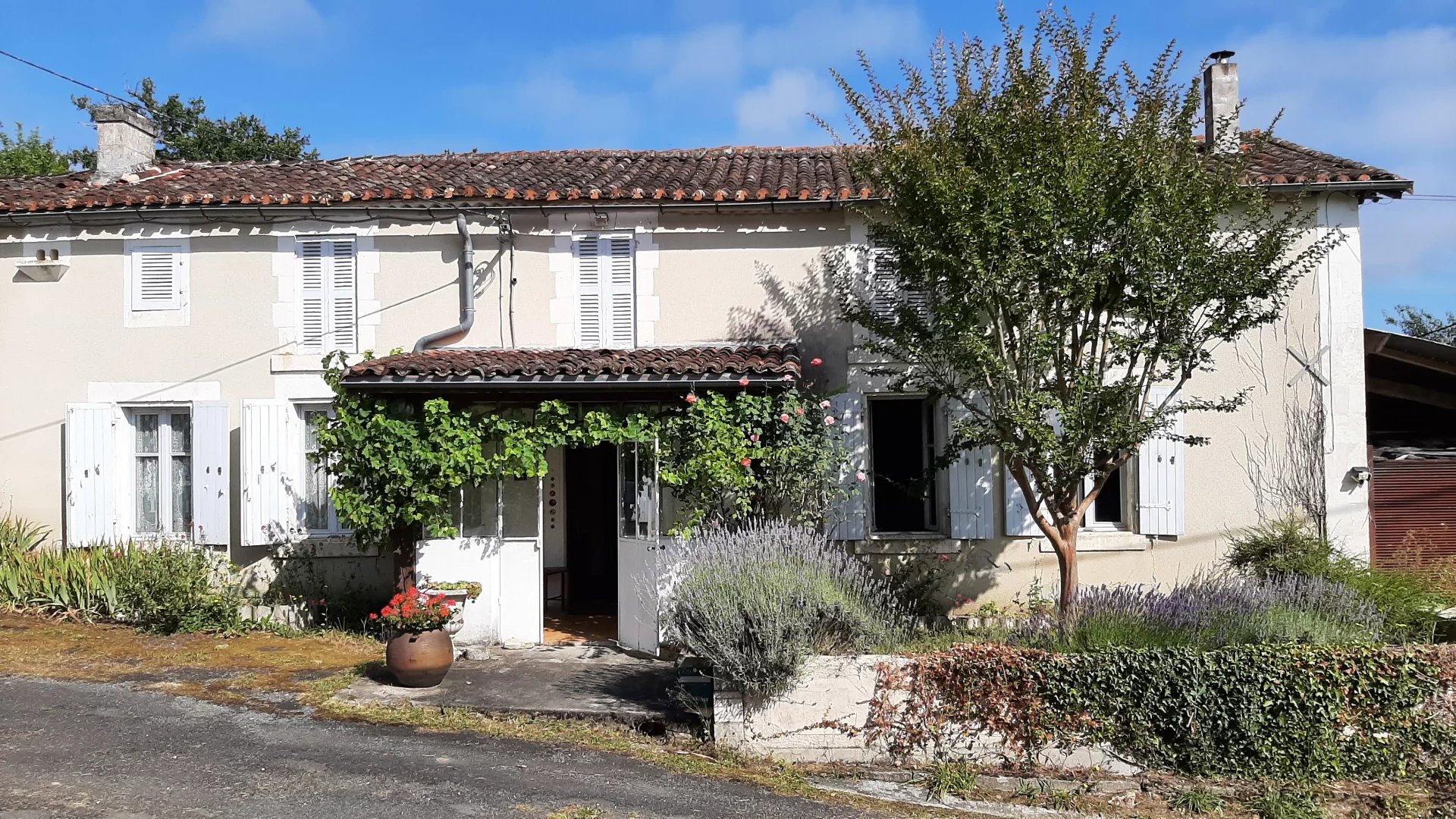 House in Chalais - view 1