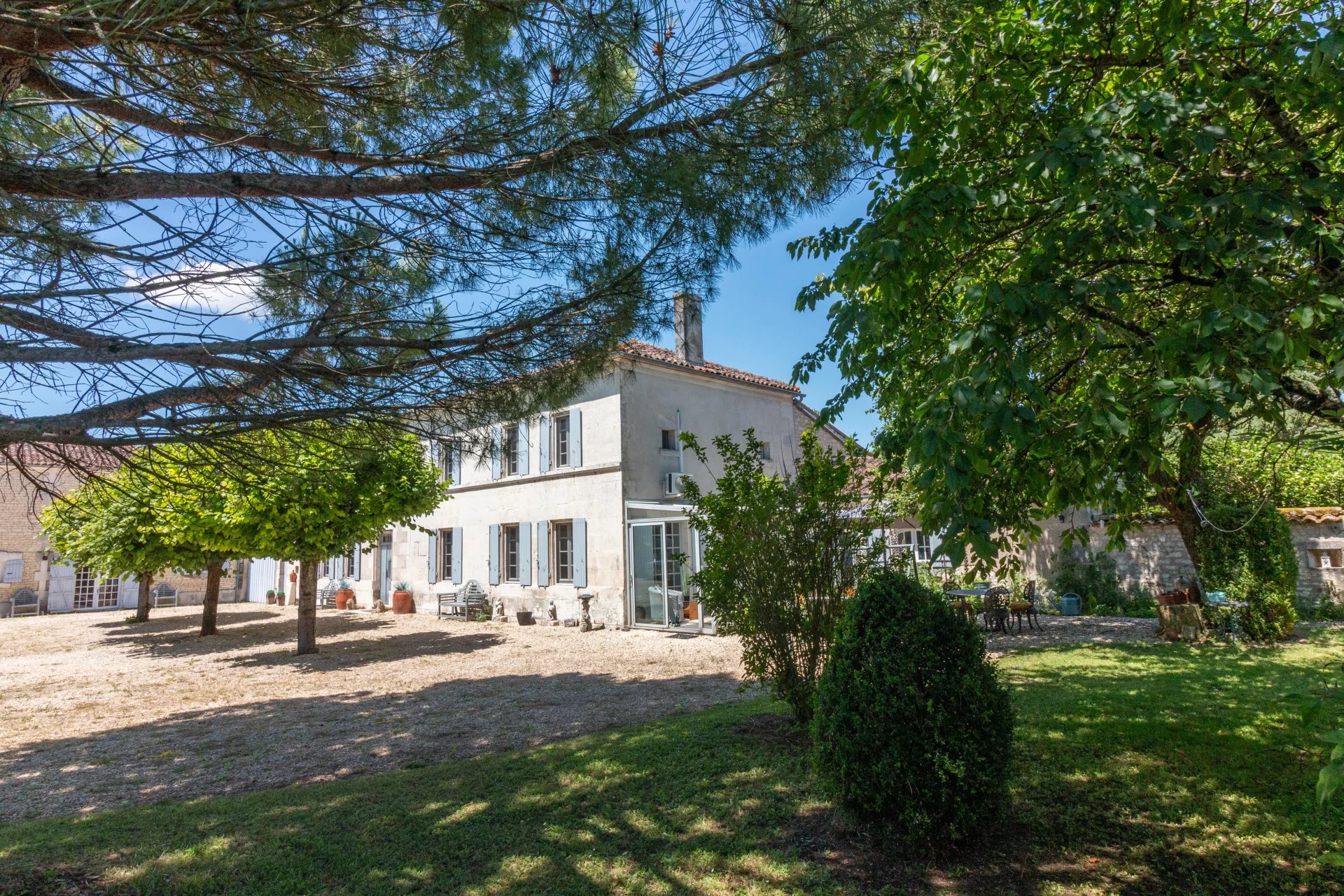 House in Segonzac - view 1