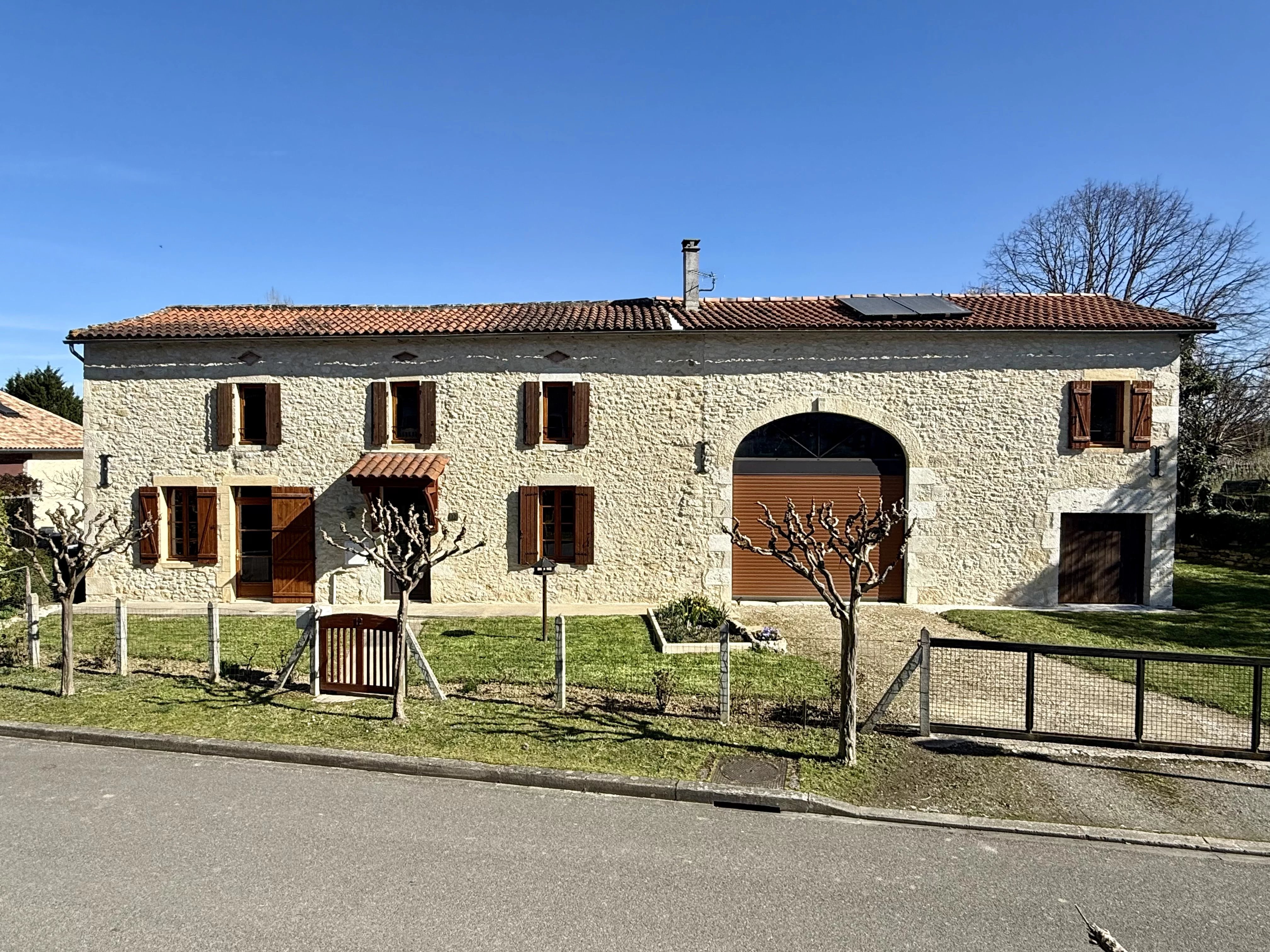 House in Duras - view 1