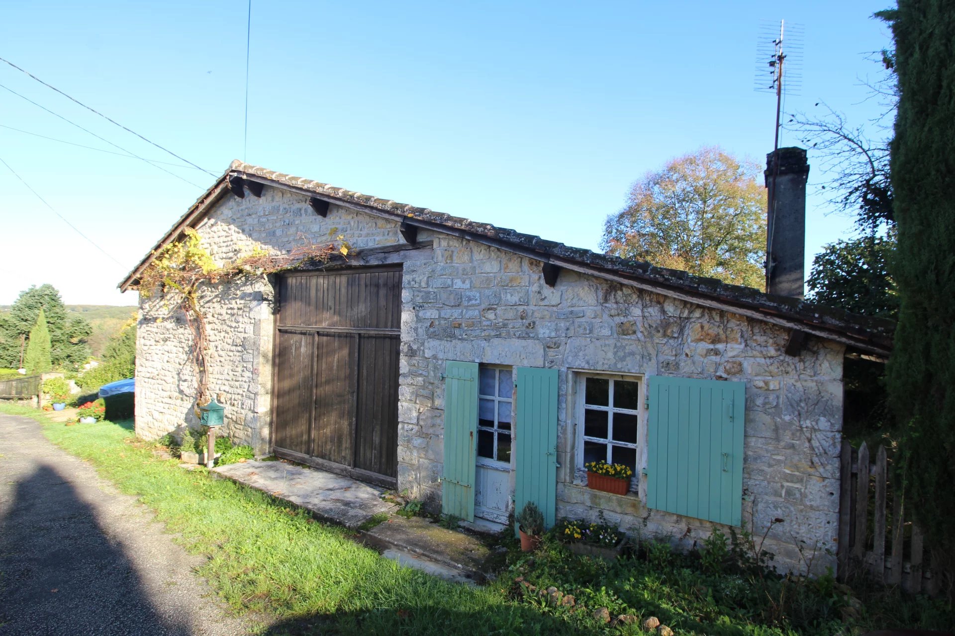 House in Cellefrouin - view 1