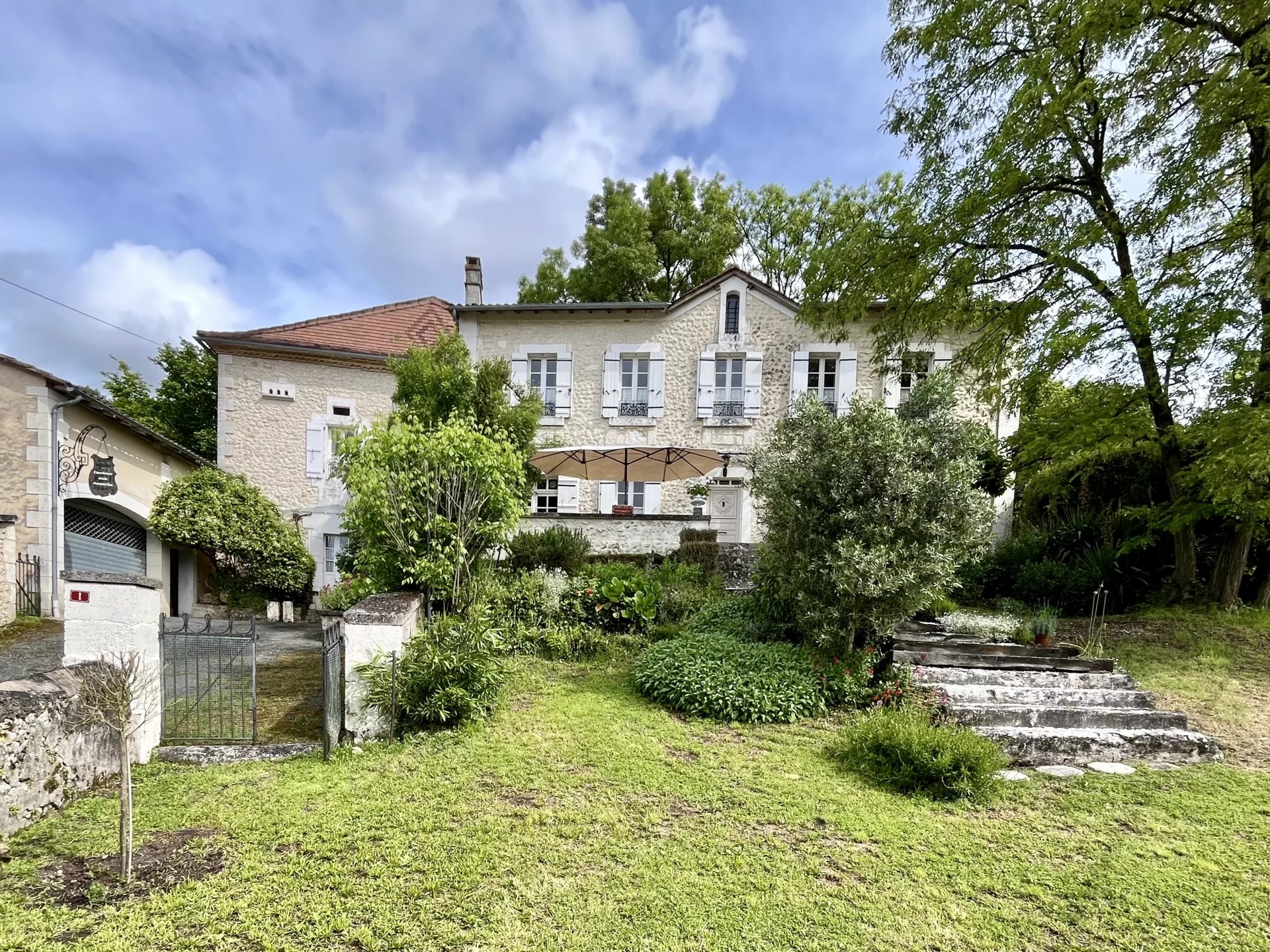 House in Riberac - view 1