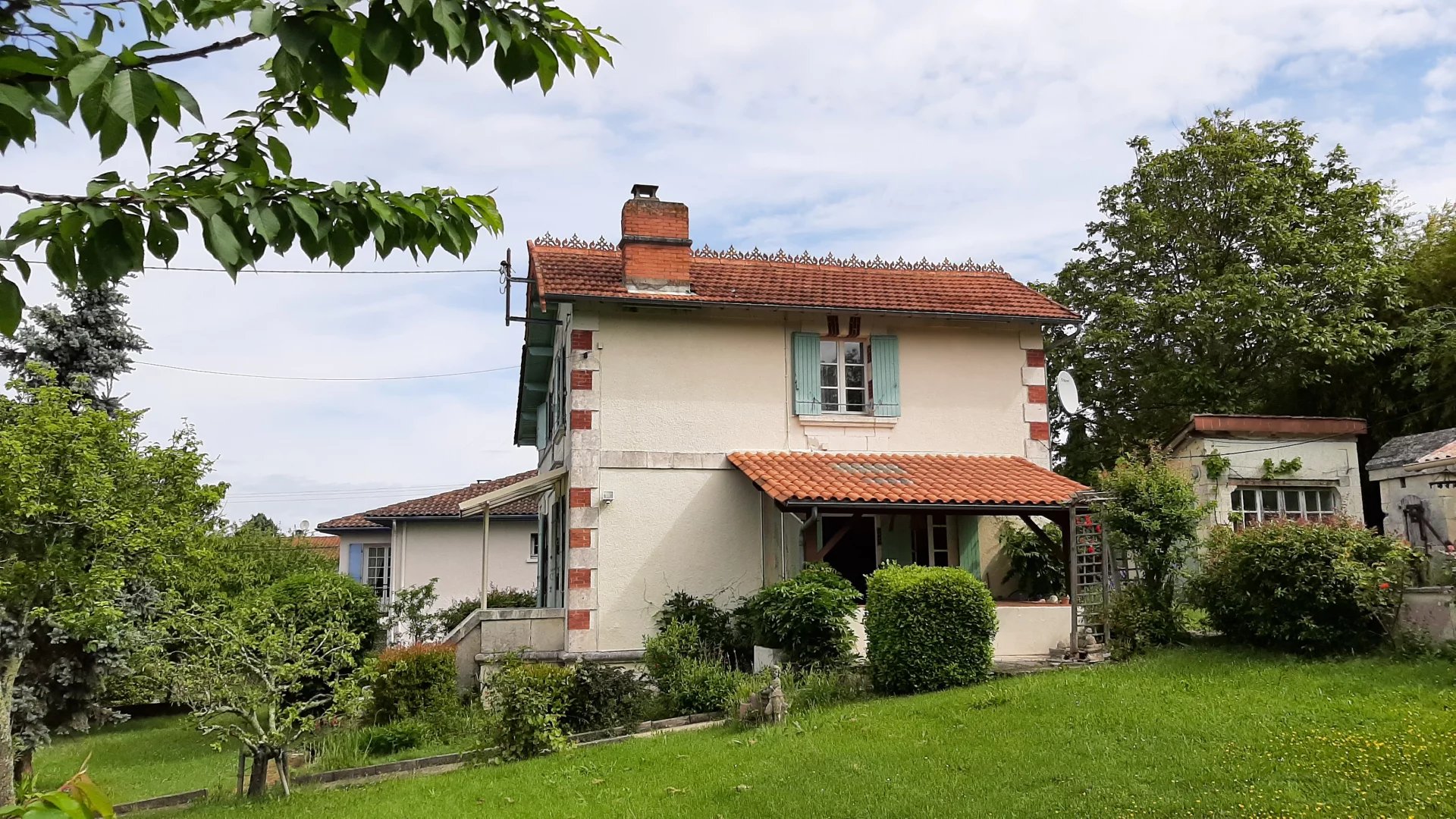 House in Saint-Aulaye - view 1
