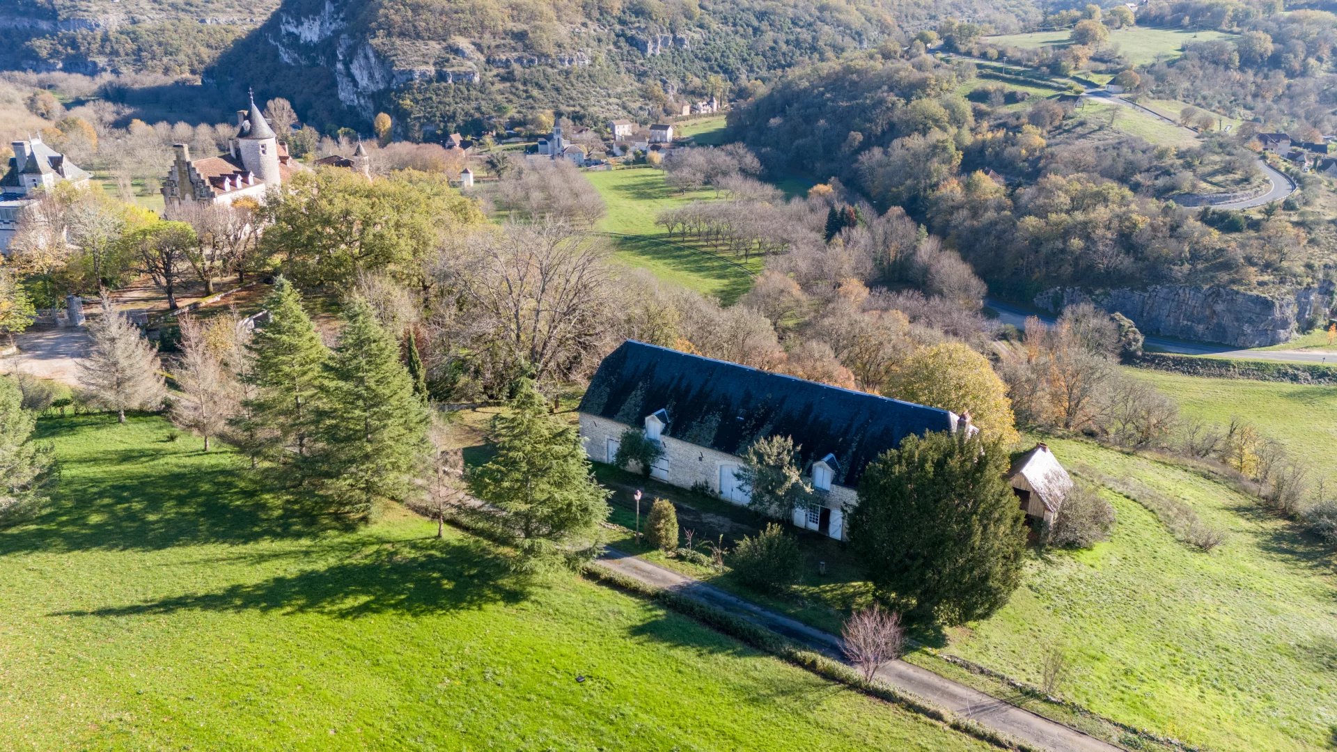 House in Lacave - view 1