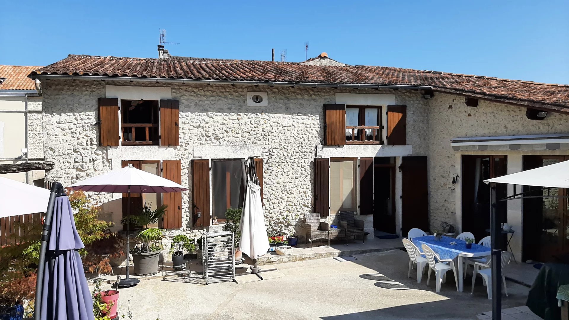 House in Saint-Severin - view 1