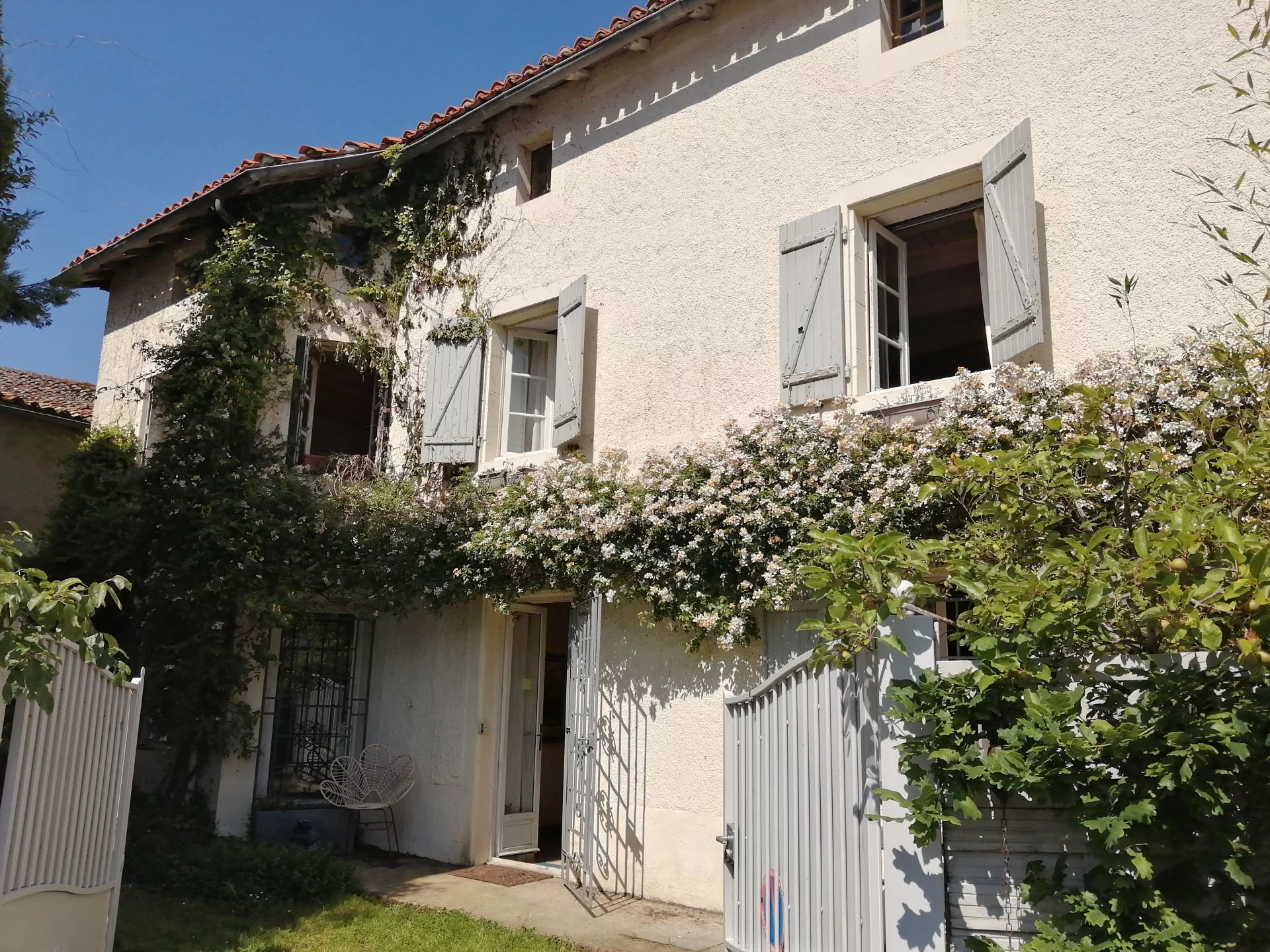 House in Saint-Romain - view 1