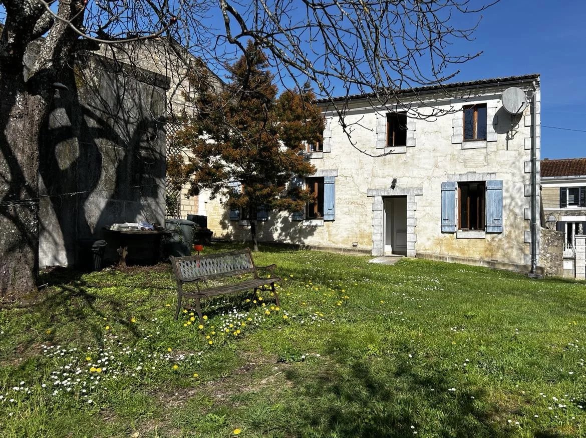 House in Saint-Thomas-de-Conac - view 1