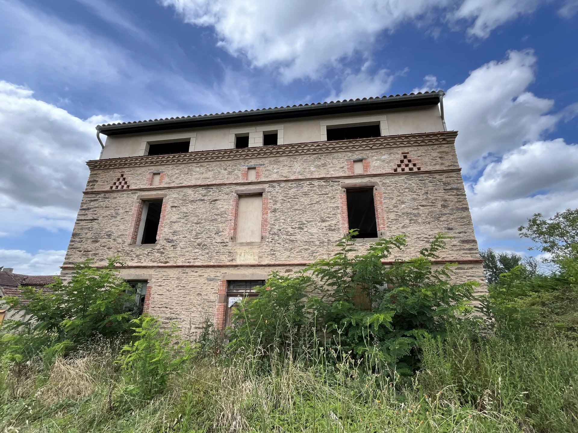 House in Crespinet - view 1