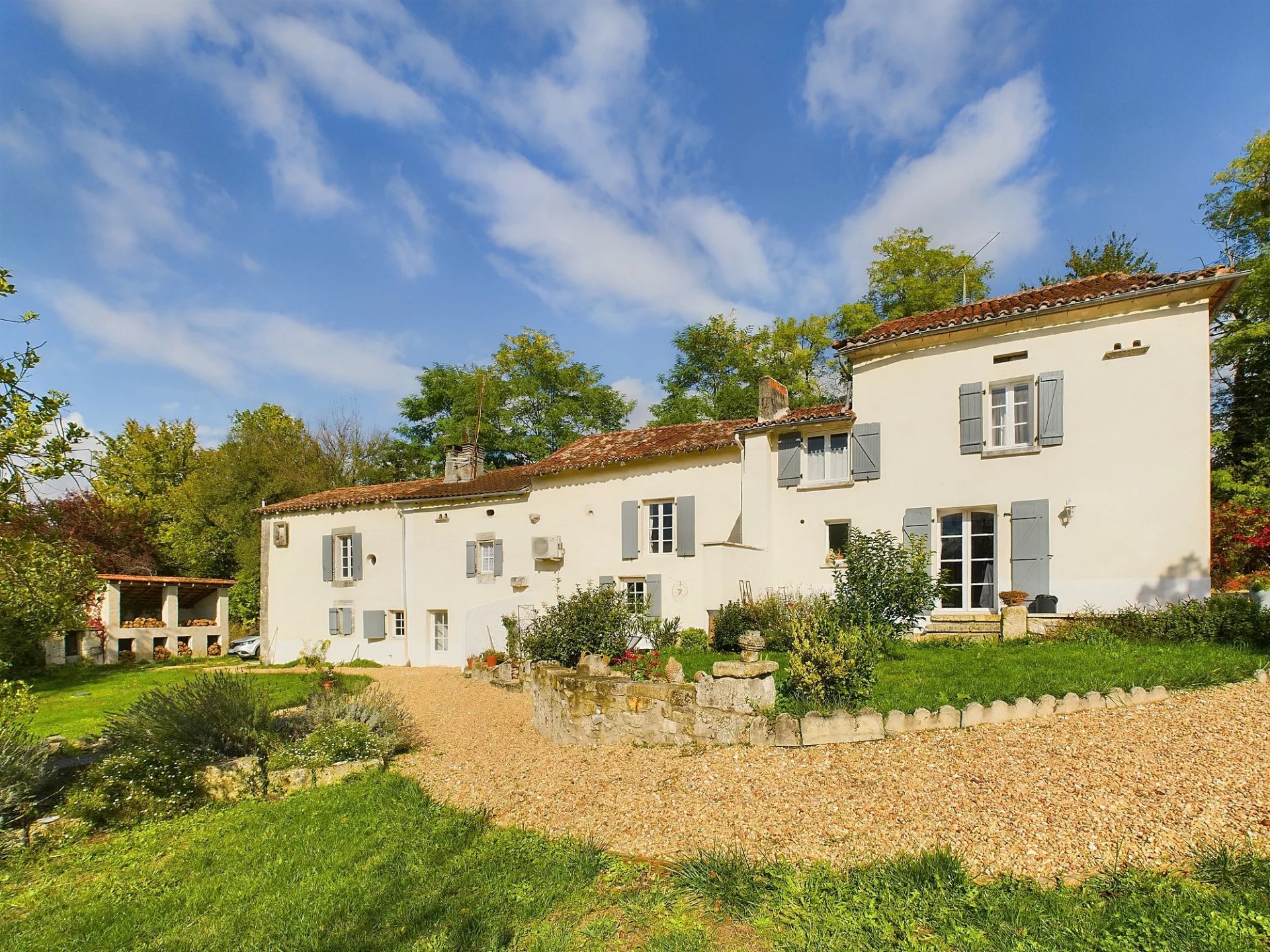 House in Verteillac - view 1
