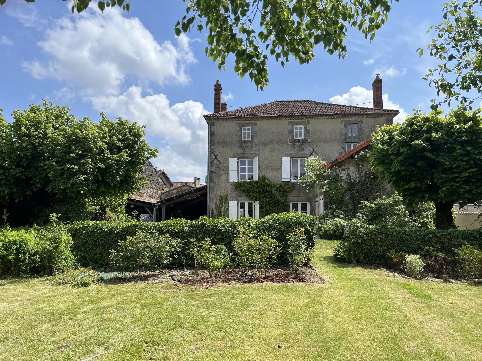 House in Thiat - view 1