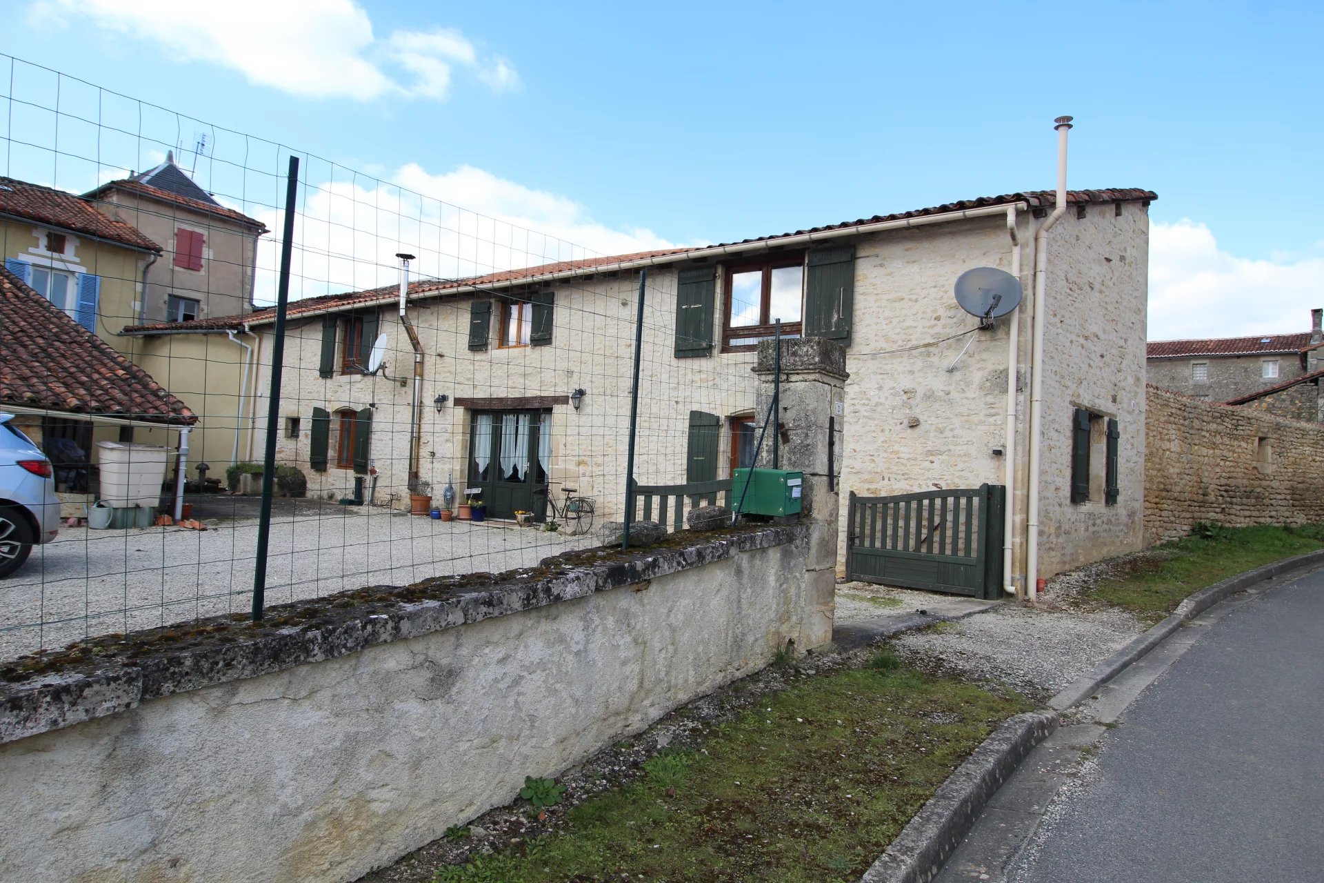 House in Beaulieu-sur-Sonnette - view 1