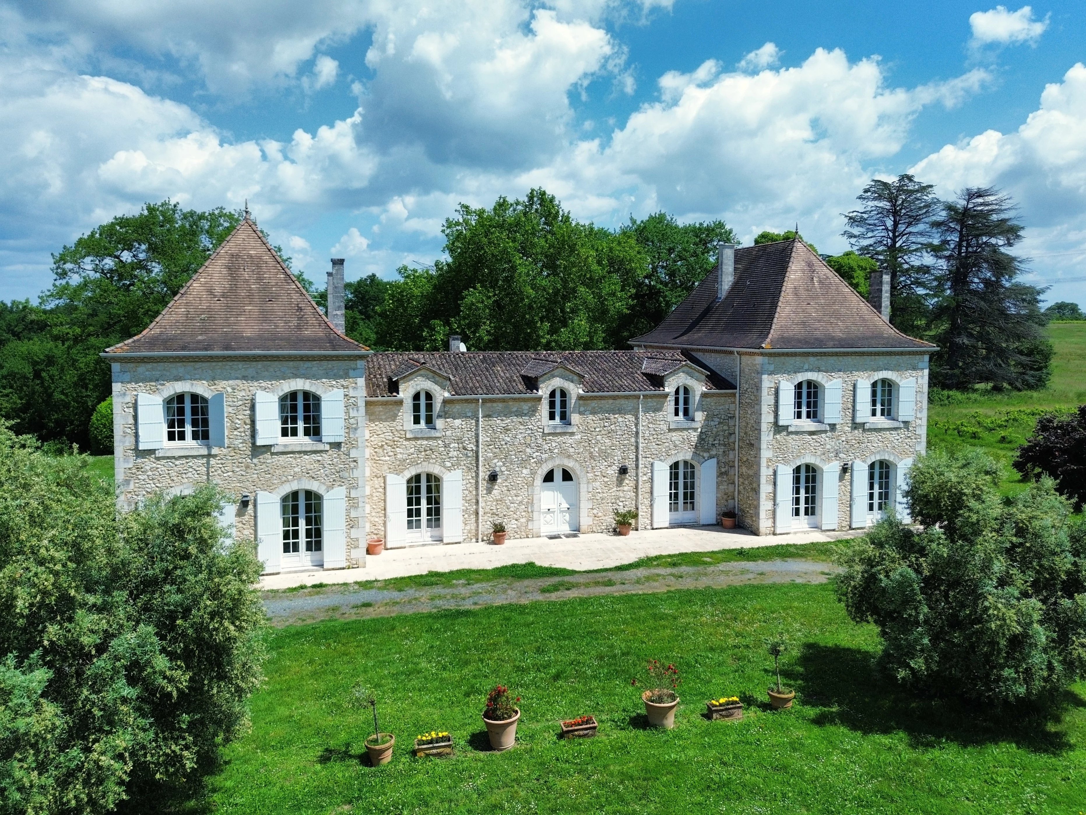 House in Eynesse - view 1