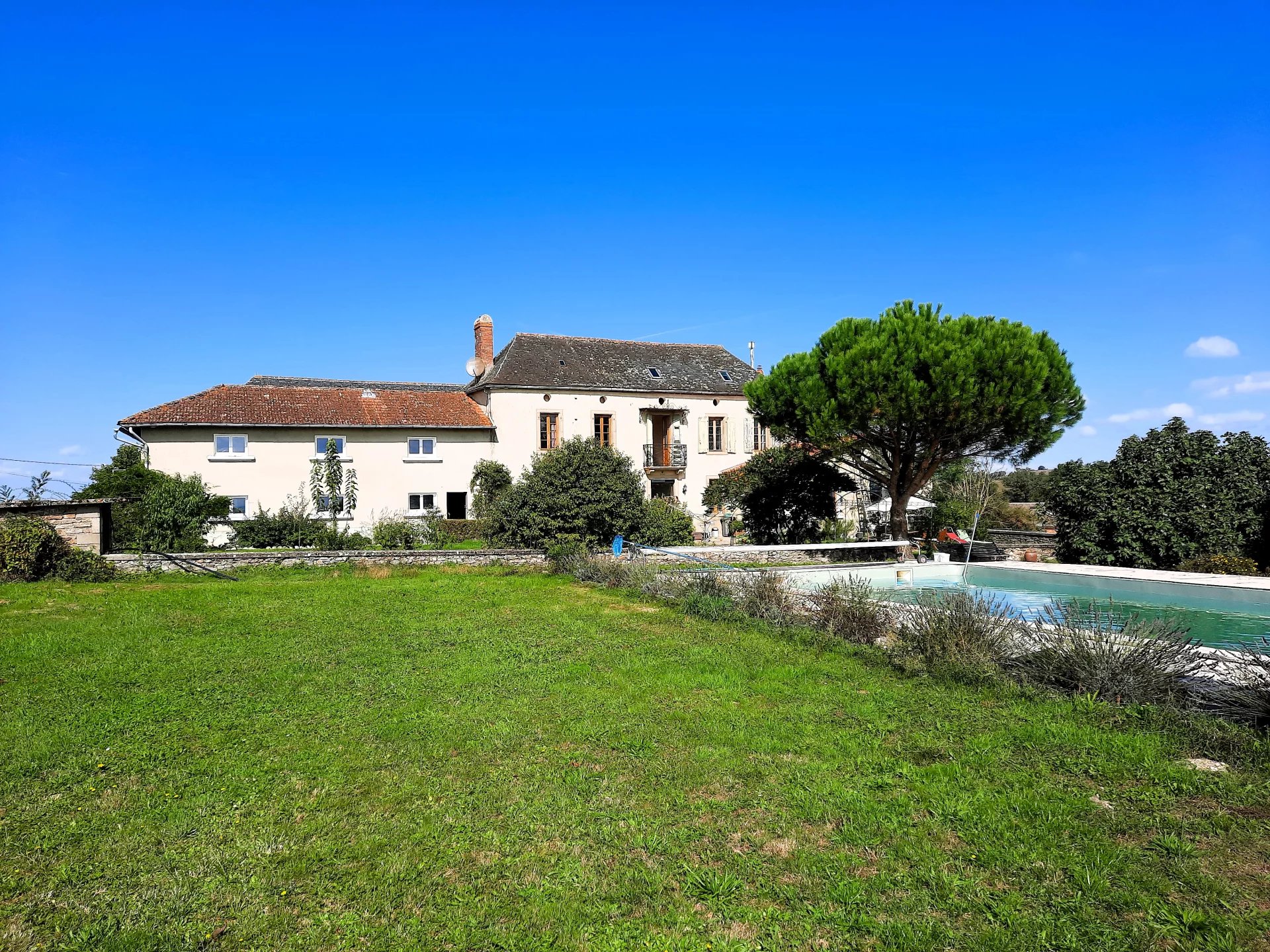 House in Montirat - view 1