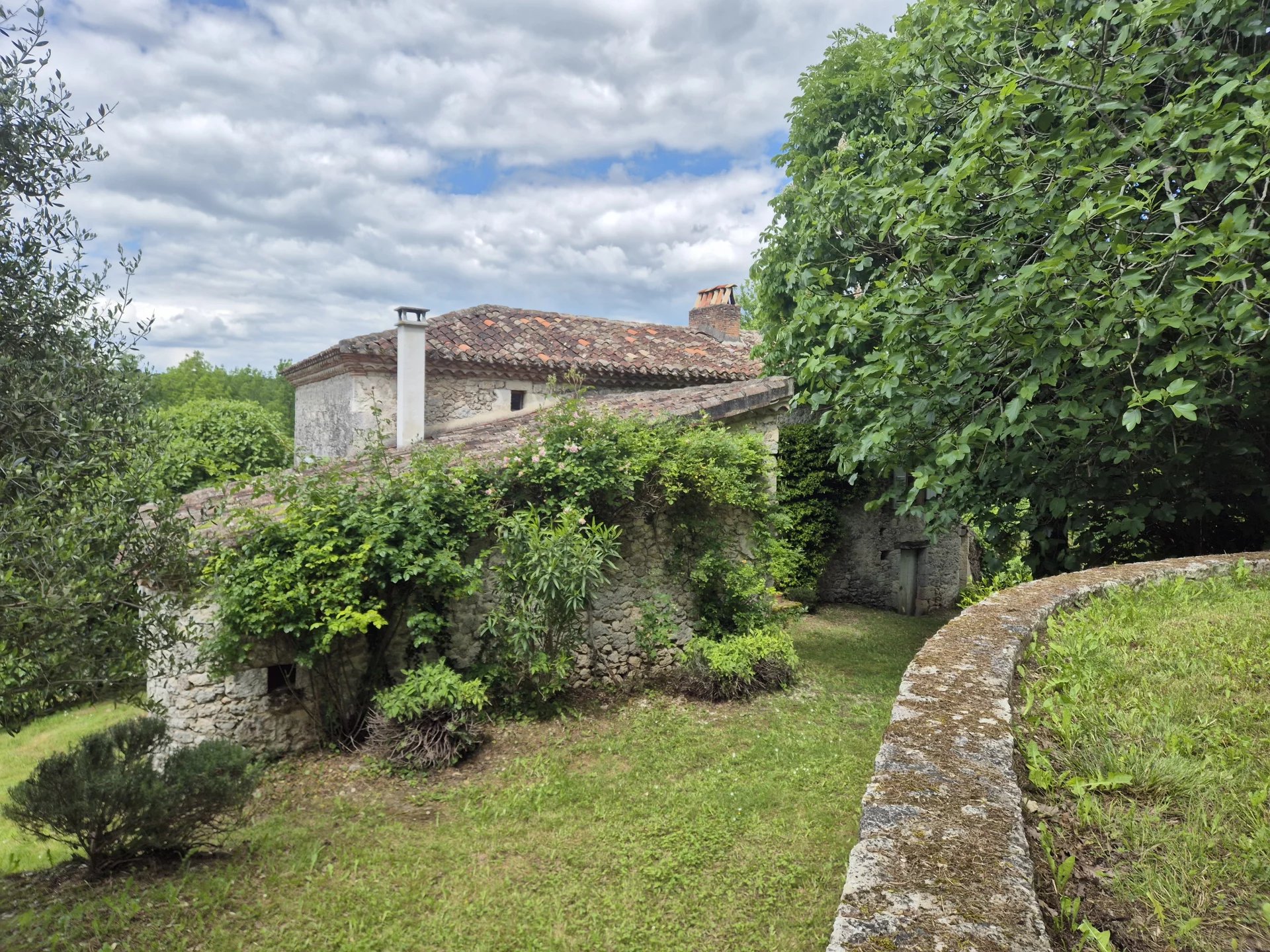 House in Montaigu-de-Quercy - view 1