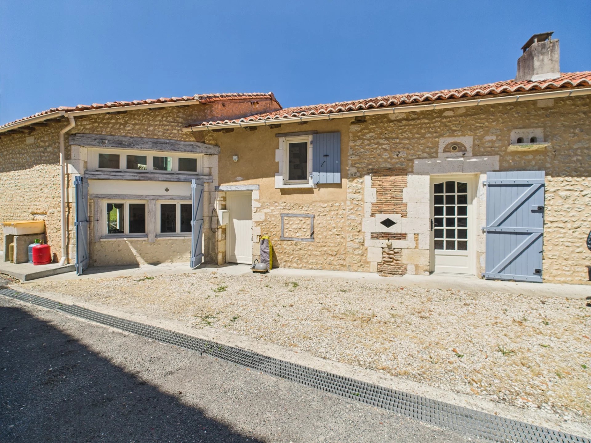 House in Salles-Lavalette - view 1