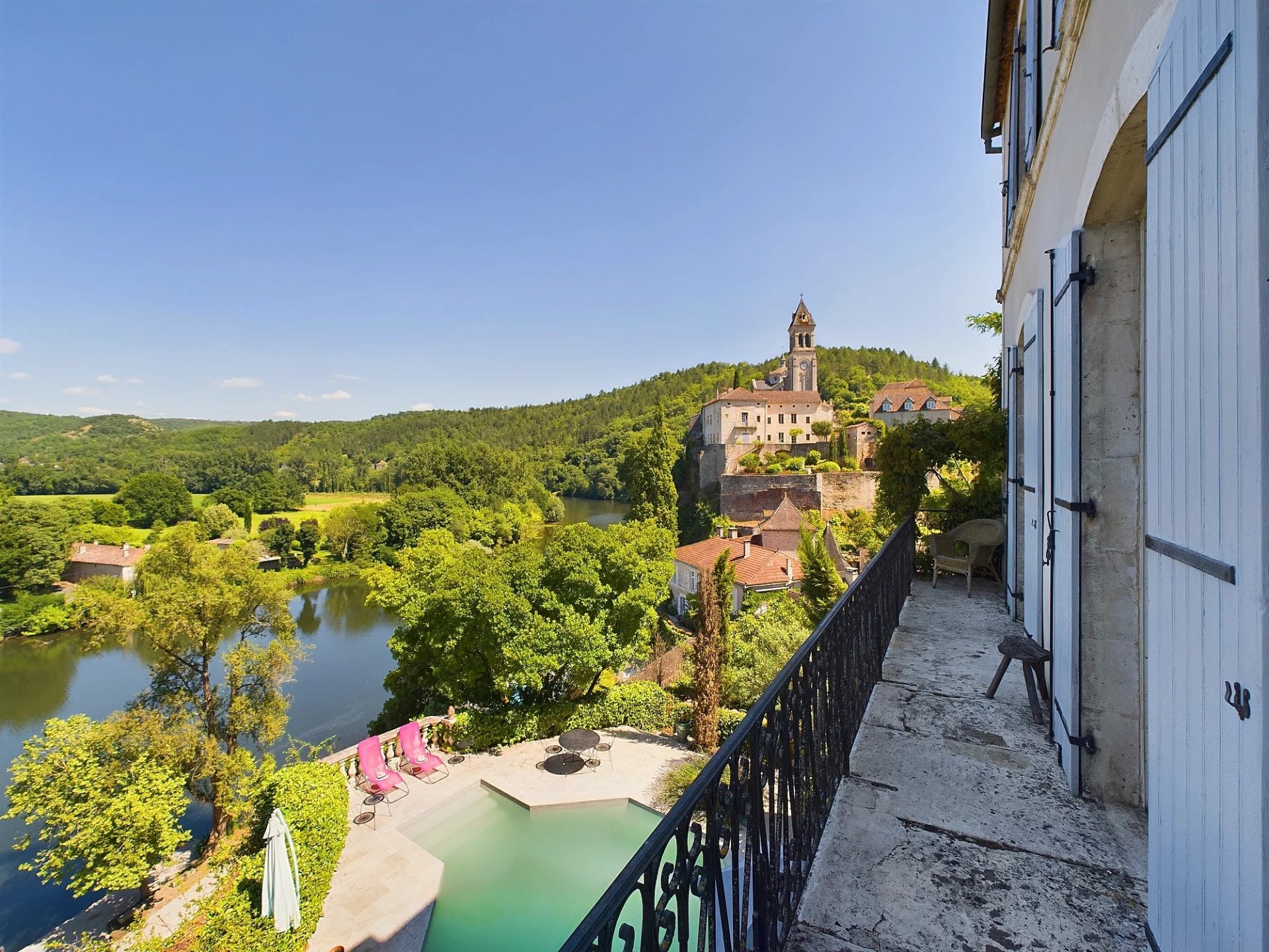 House in Luzech - view 1