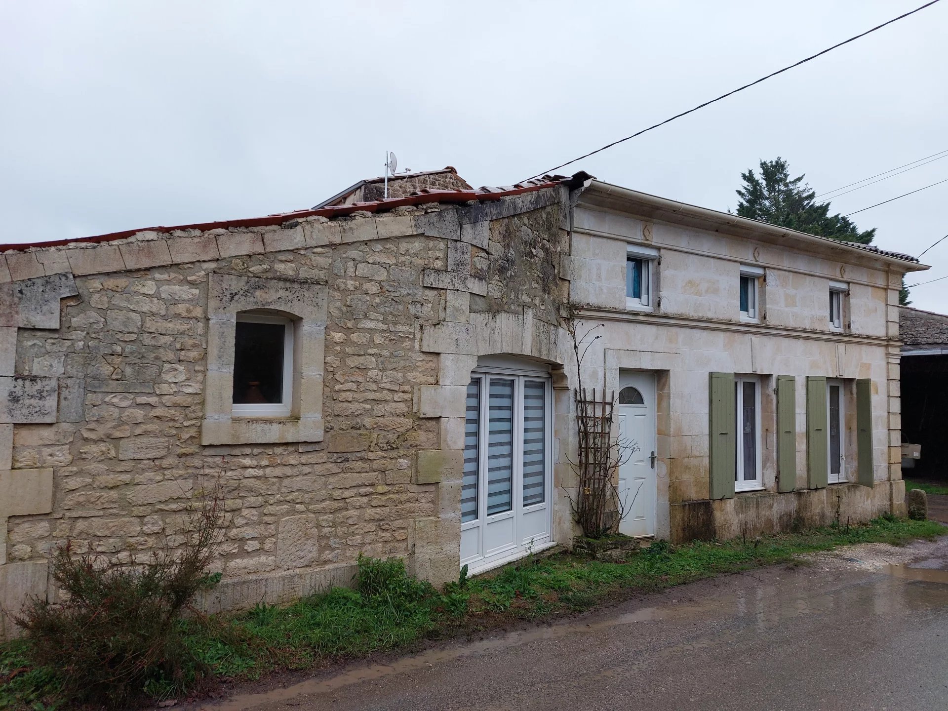 House in Jonzac - view 1