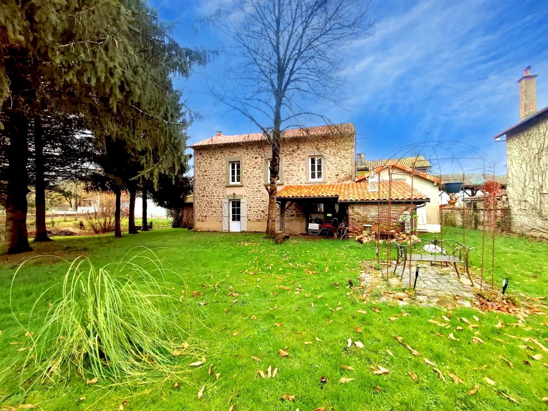 House in Exideuil-sur-Vienne - view 1
