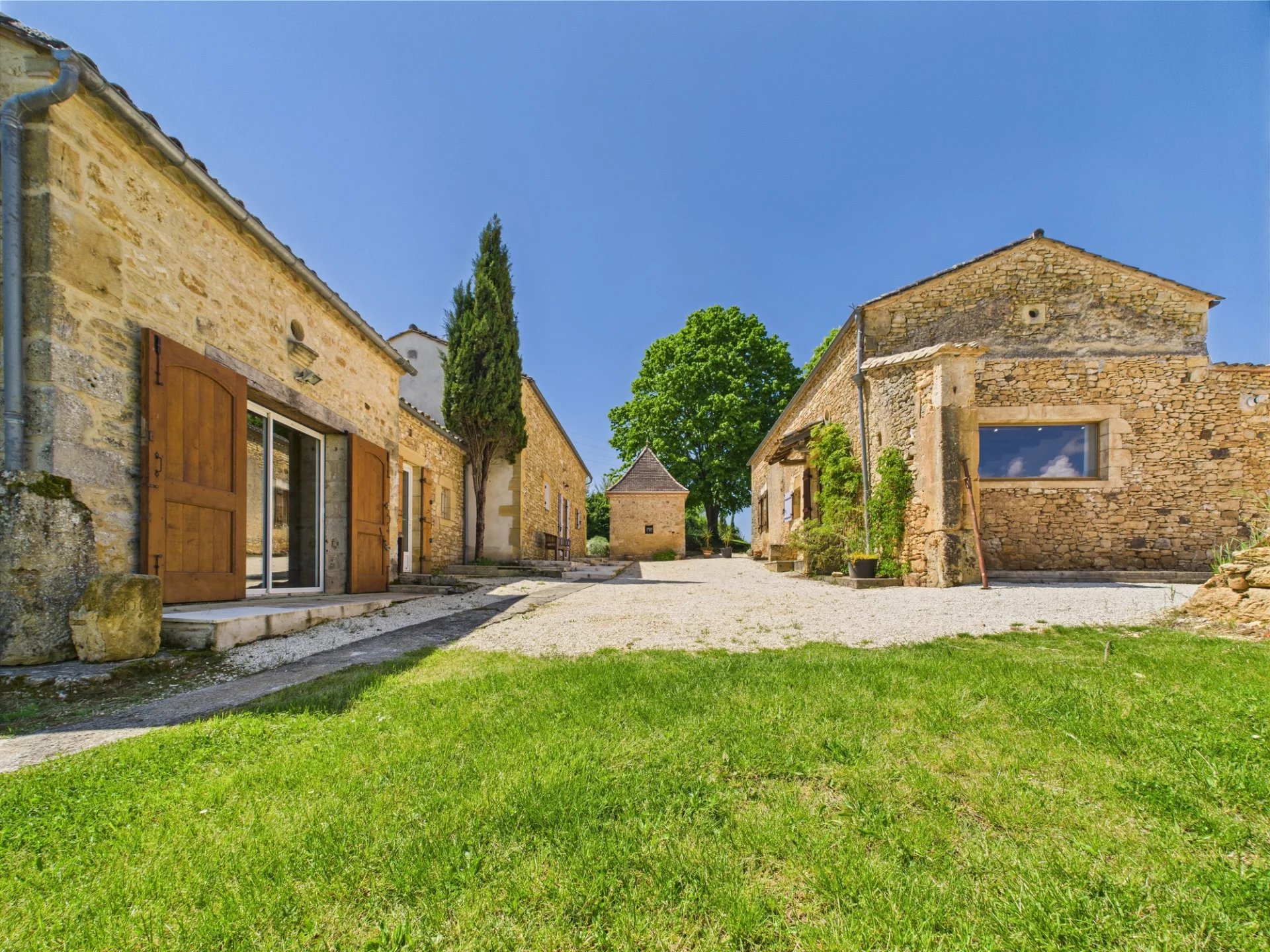 House in Gavaudun - view 1