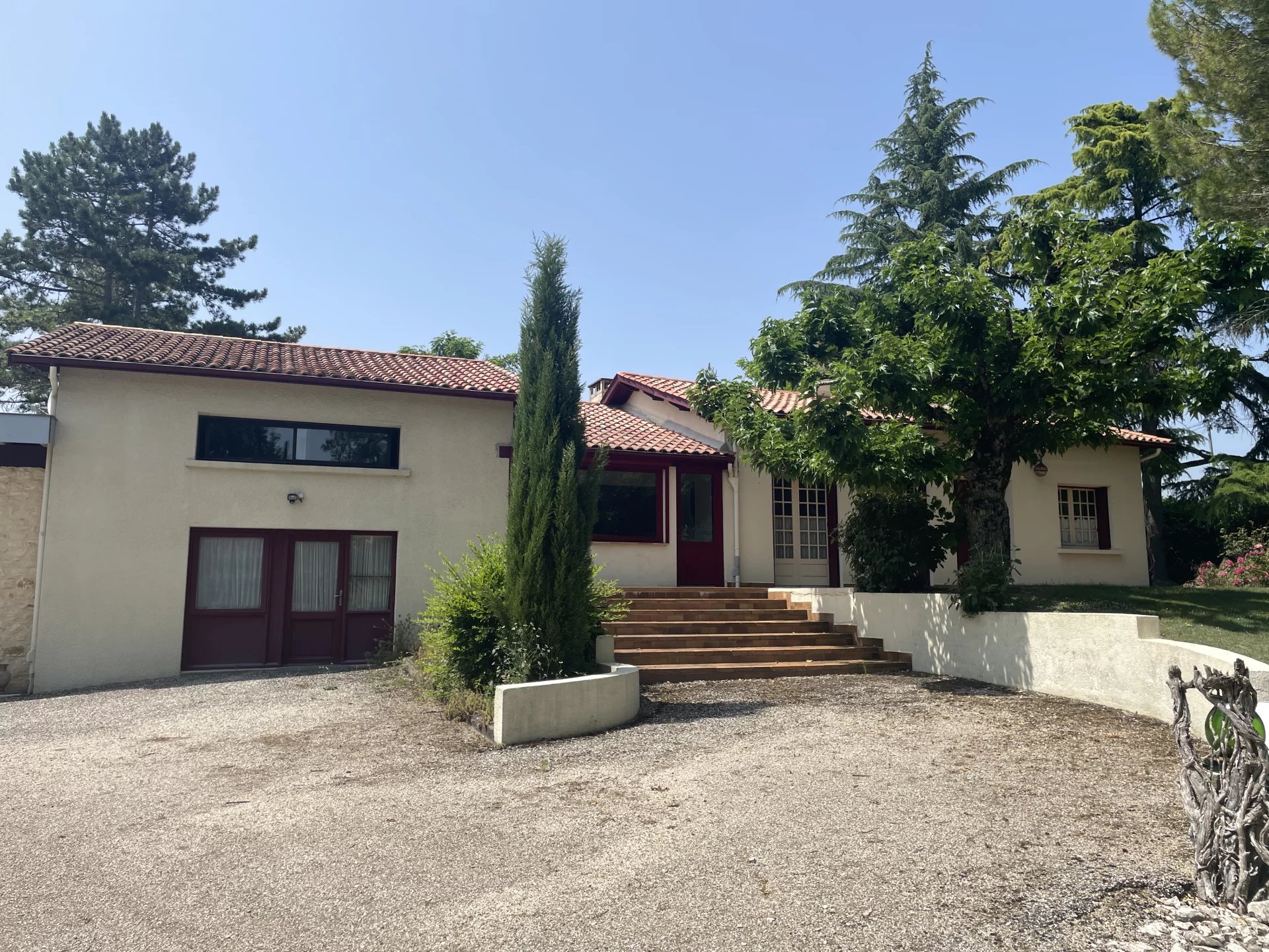 House in Monflanquin - view 1