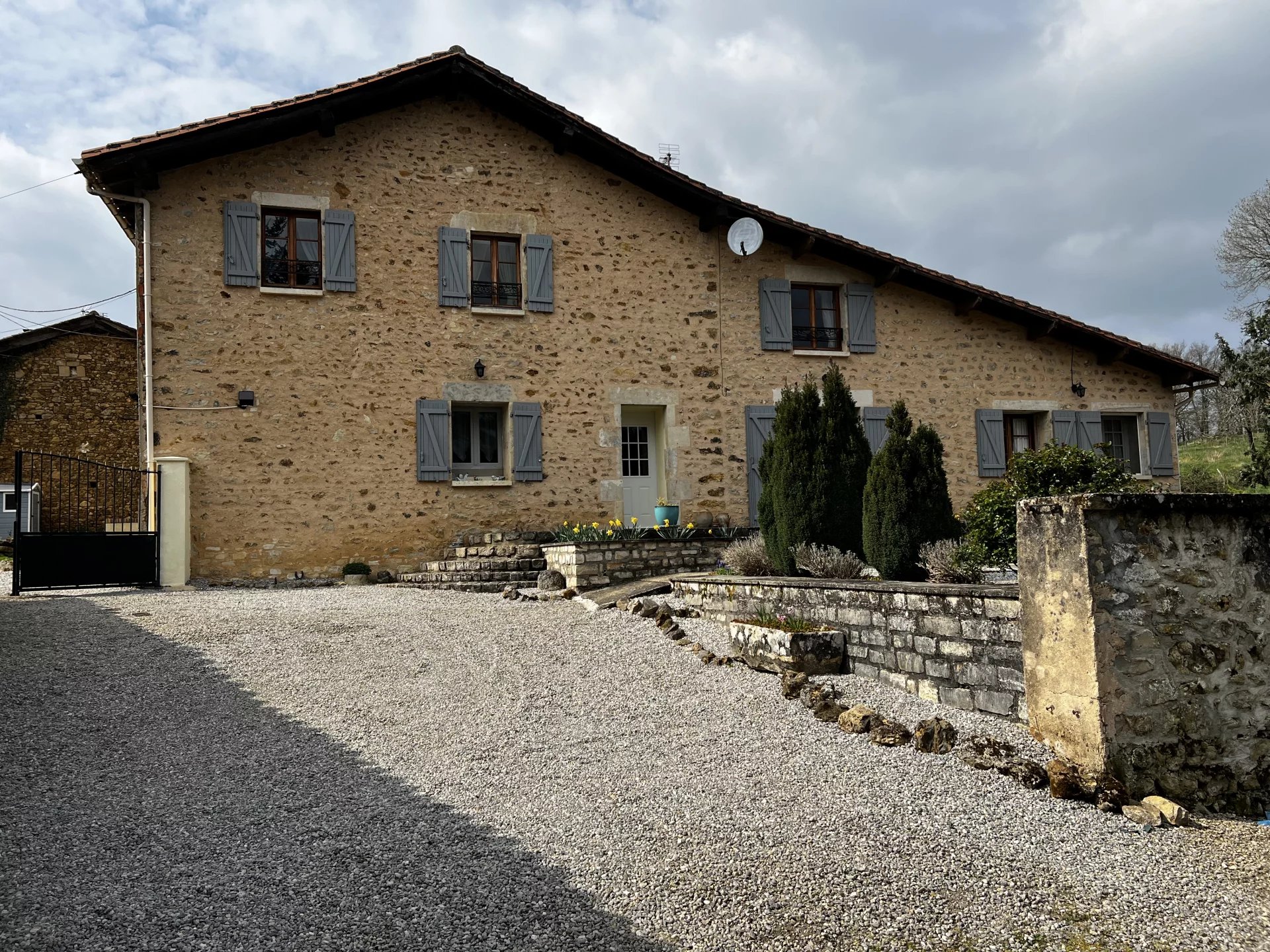 House in Saint-Germain-de-Confolens - view 1