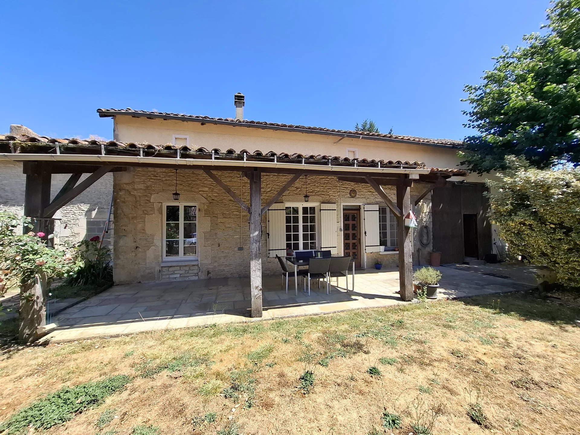 House in Limalonges - view 1