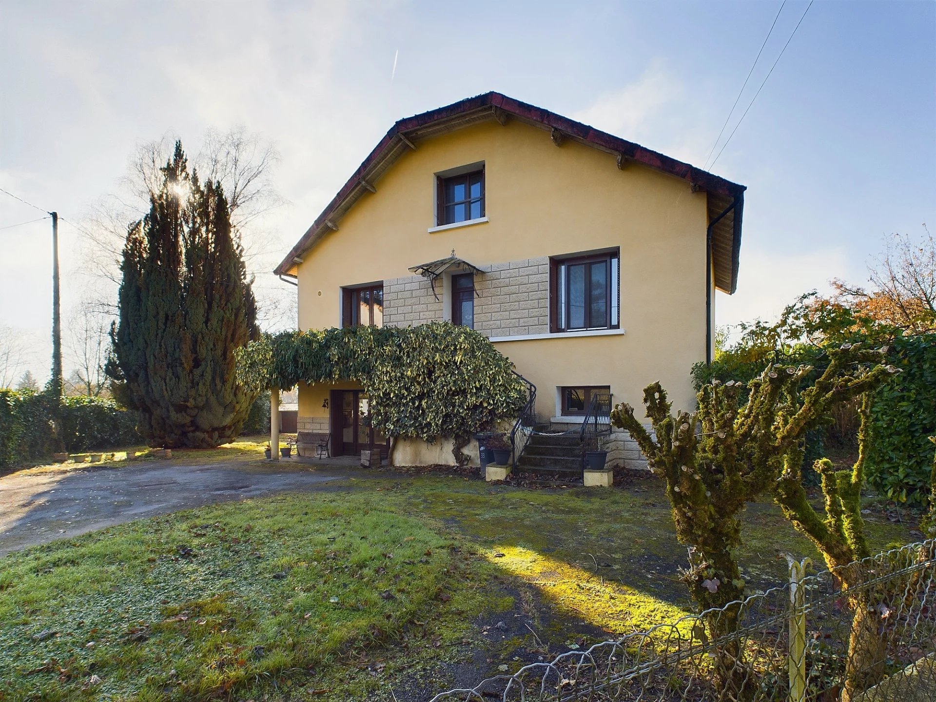 House in Saint-Mathieu - view 1