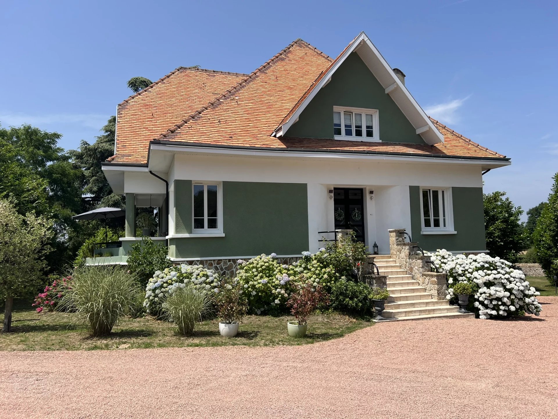 House in Saint-Mathieu - view 1