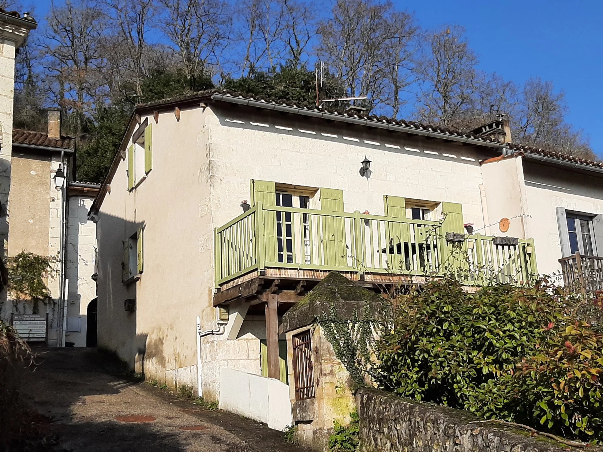 House in Aubeterre-sur-Dronne - view 1