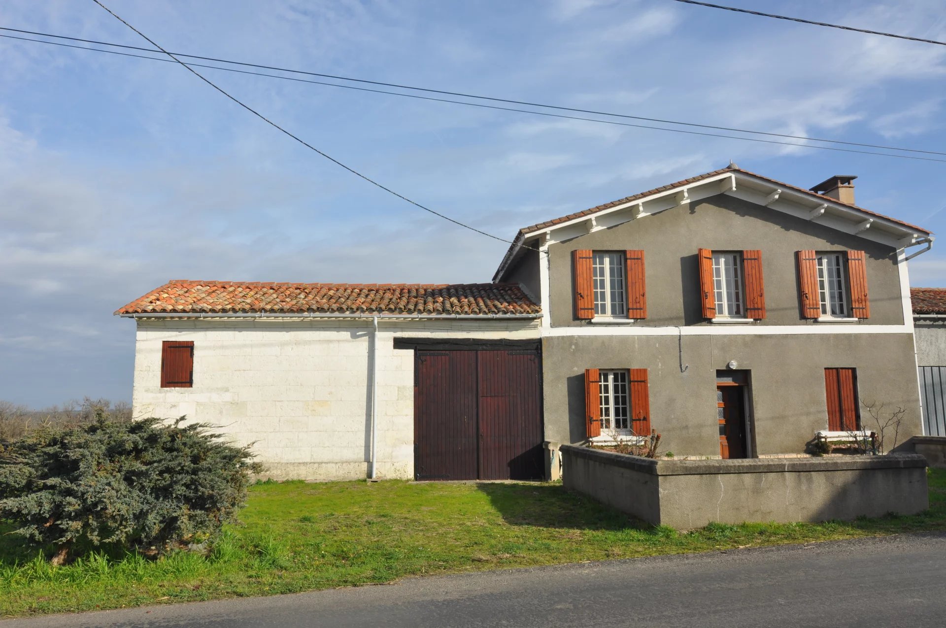 House in La Roche-Chalais - view 1
