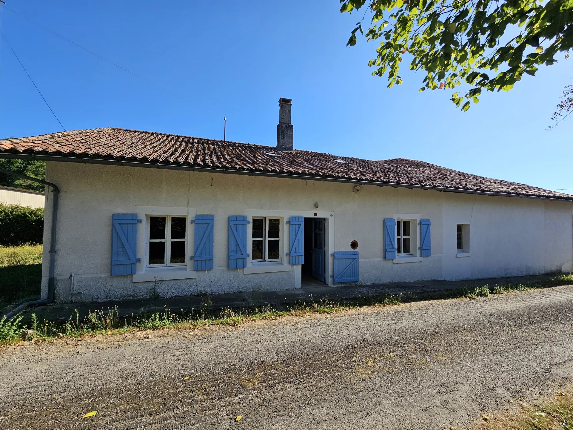 House in Les Salles-Lavauguyon - view 1