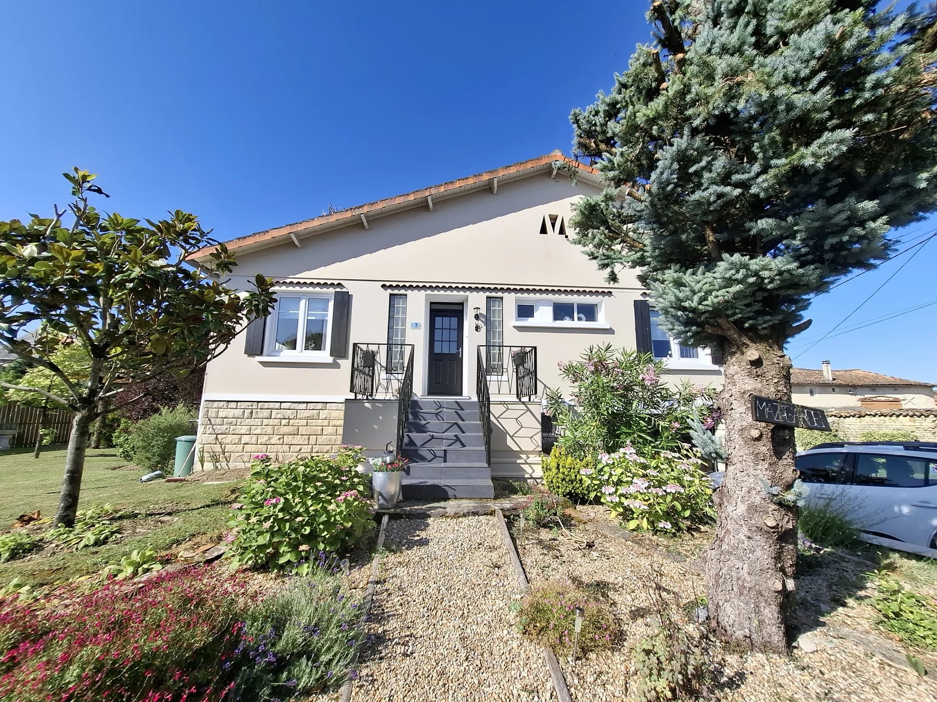 House in Chef-Boutonne - view 1