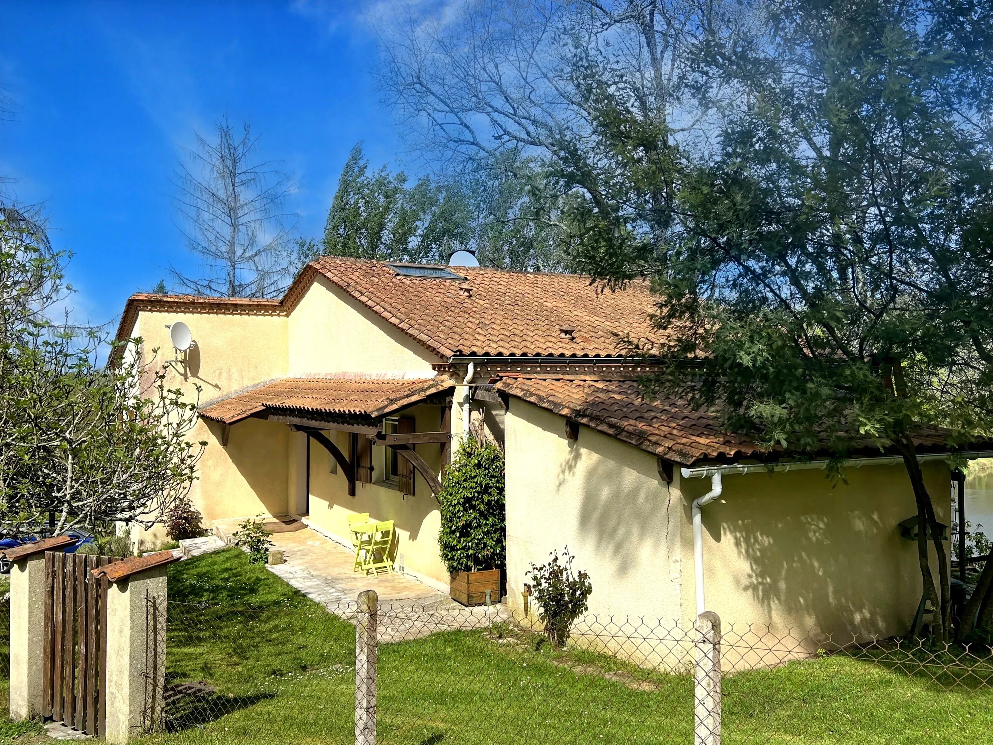 House in Saussignac - view 1