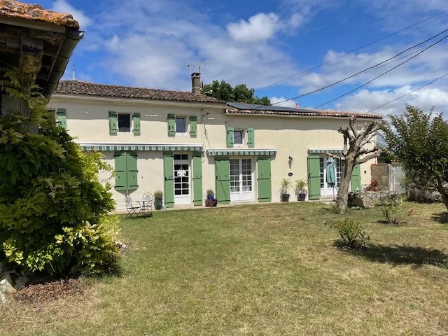 House in Floirac - view 1
