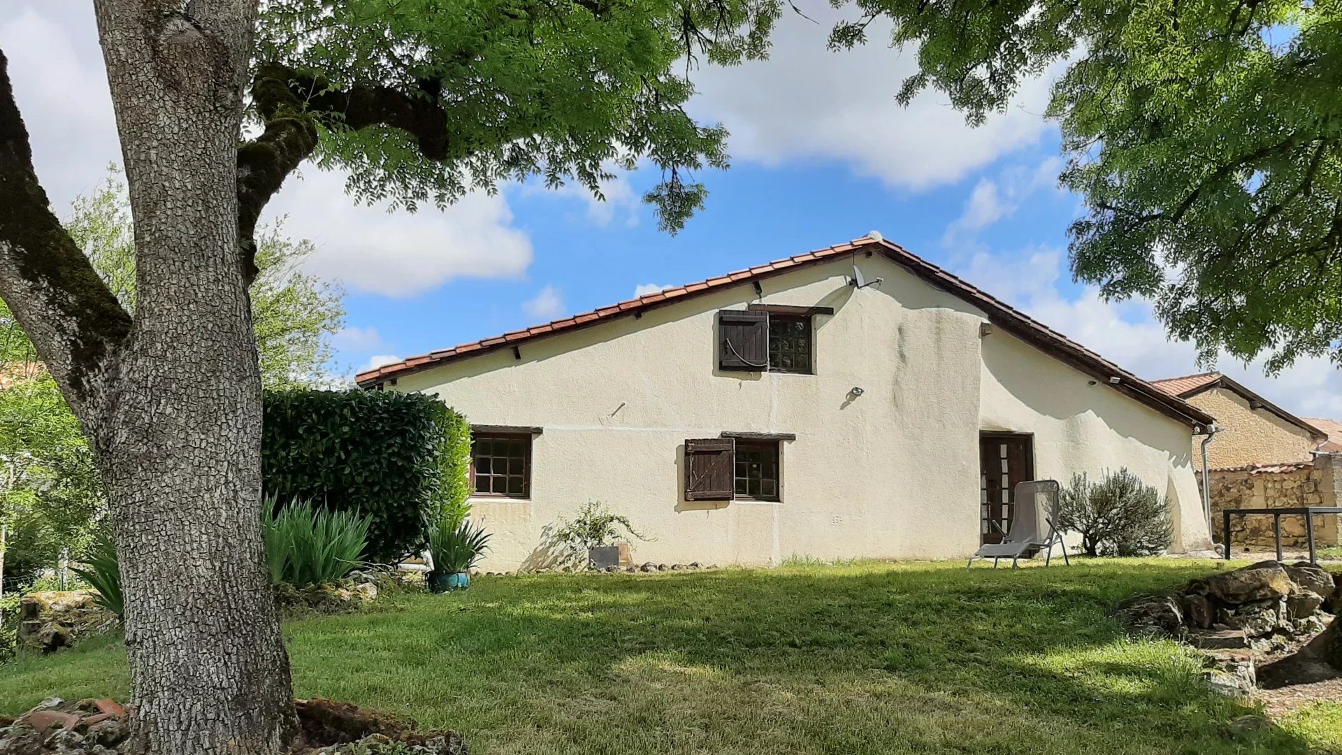 House in Ponteyraud - view 1