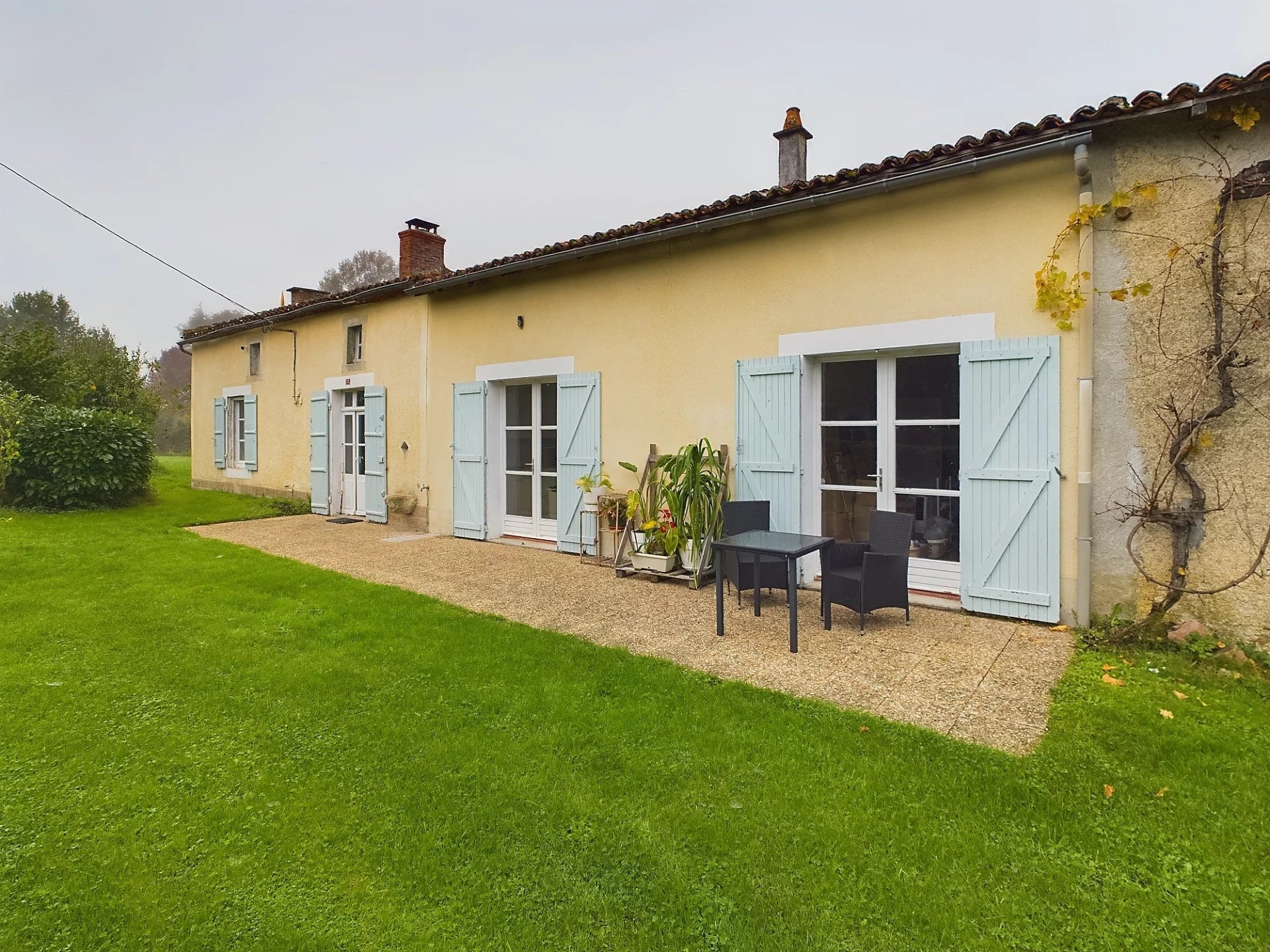 House in Millac - view 1