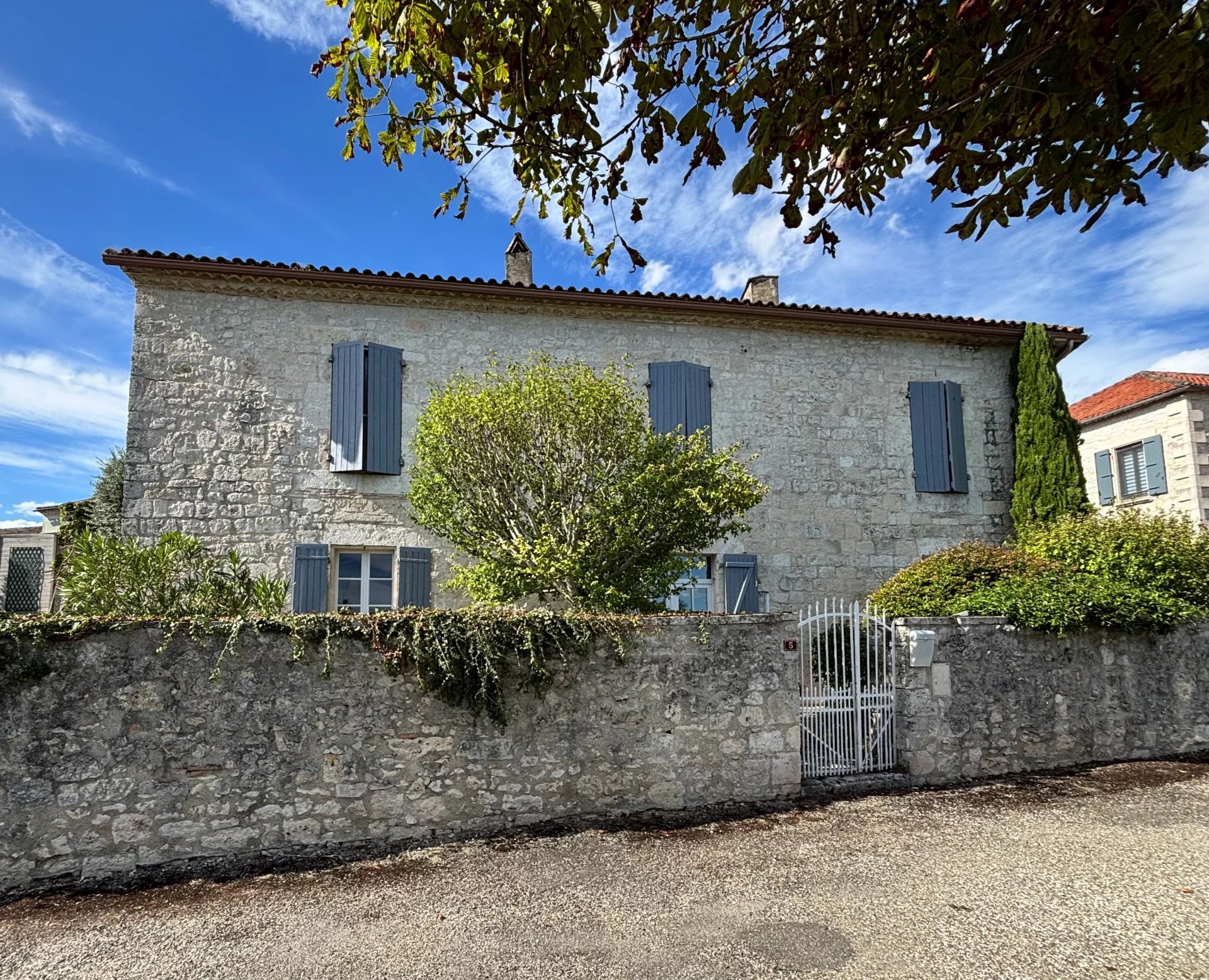 House in Roquecor - view 1