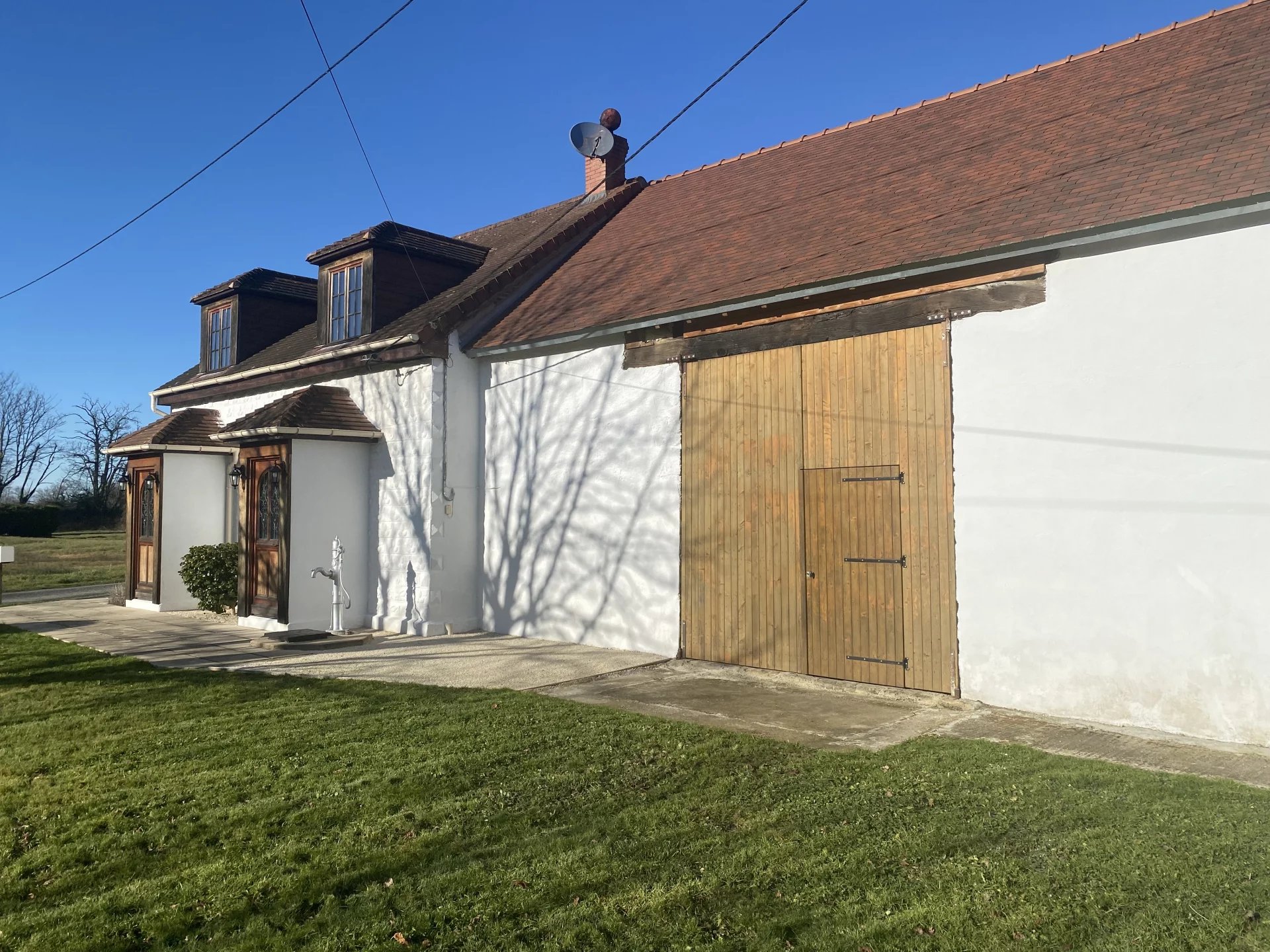 House in Lussac-les-Chateaux - view 1