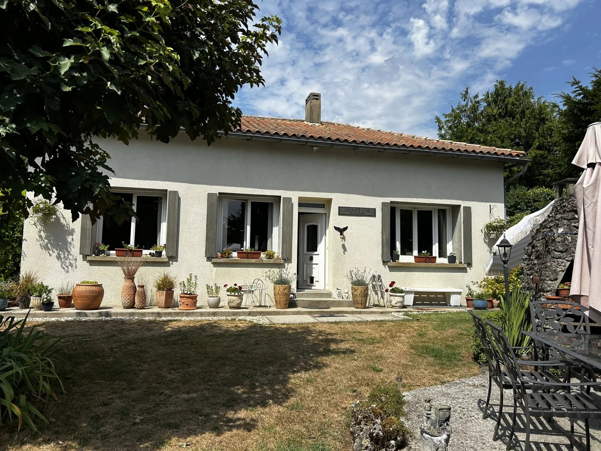 House in Coteaux-du-Blanzacais - view 1