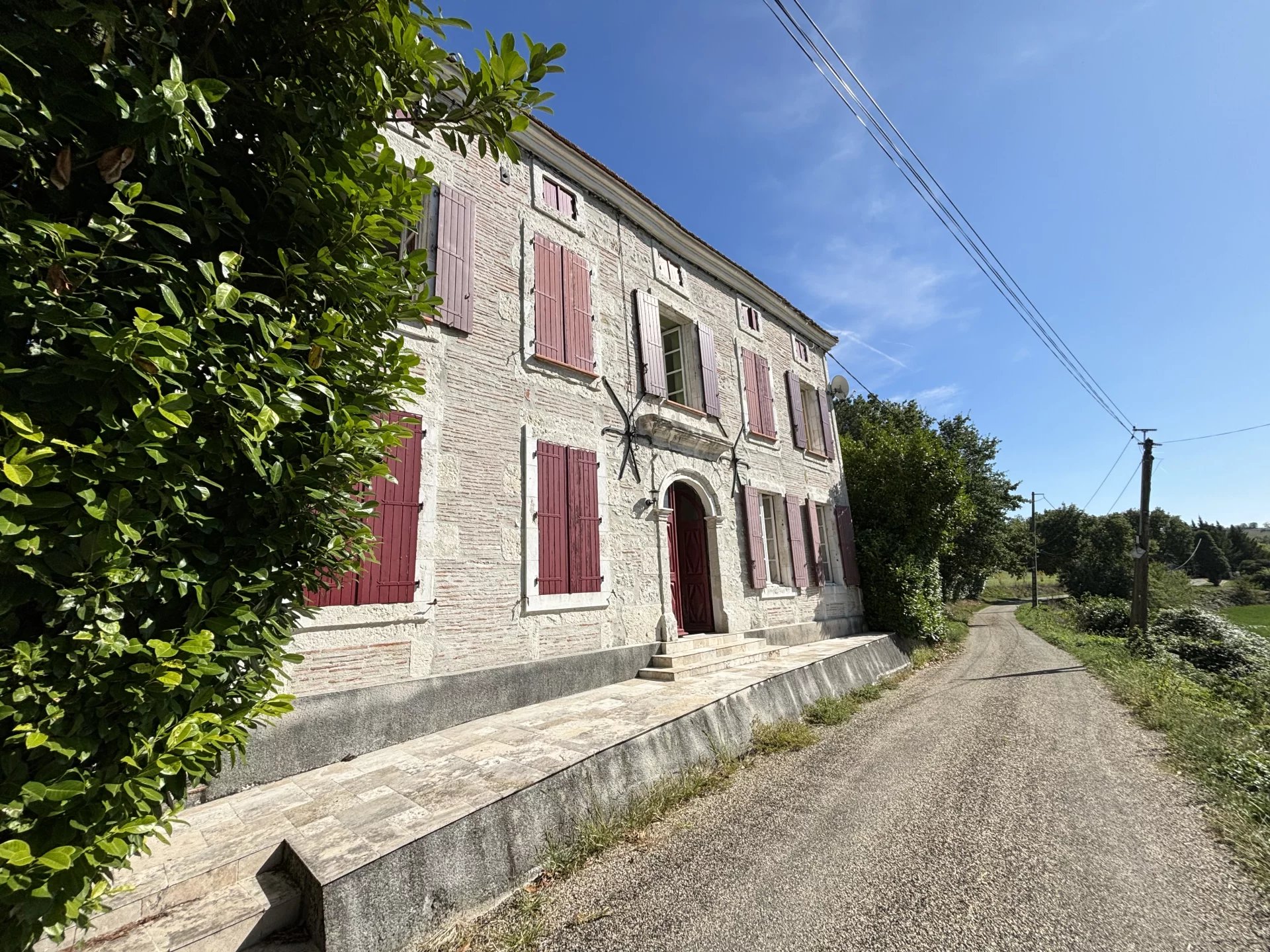 House in Montpezat - view 1