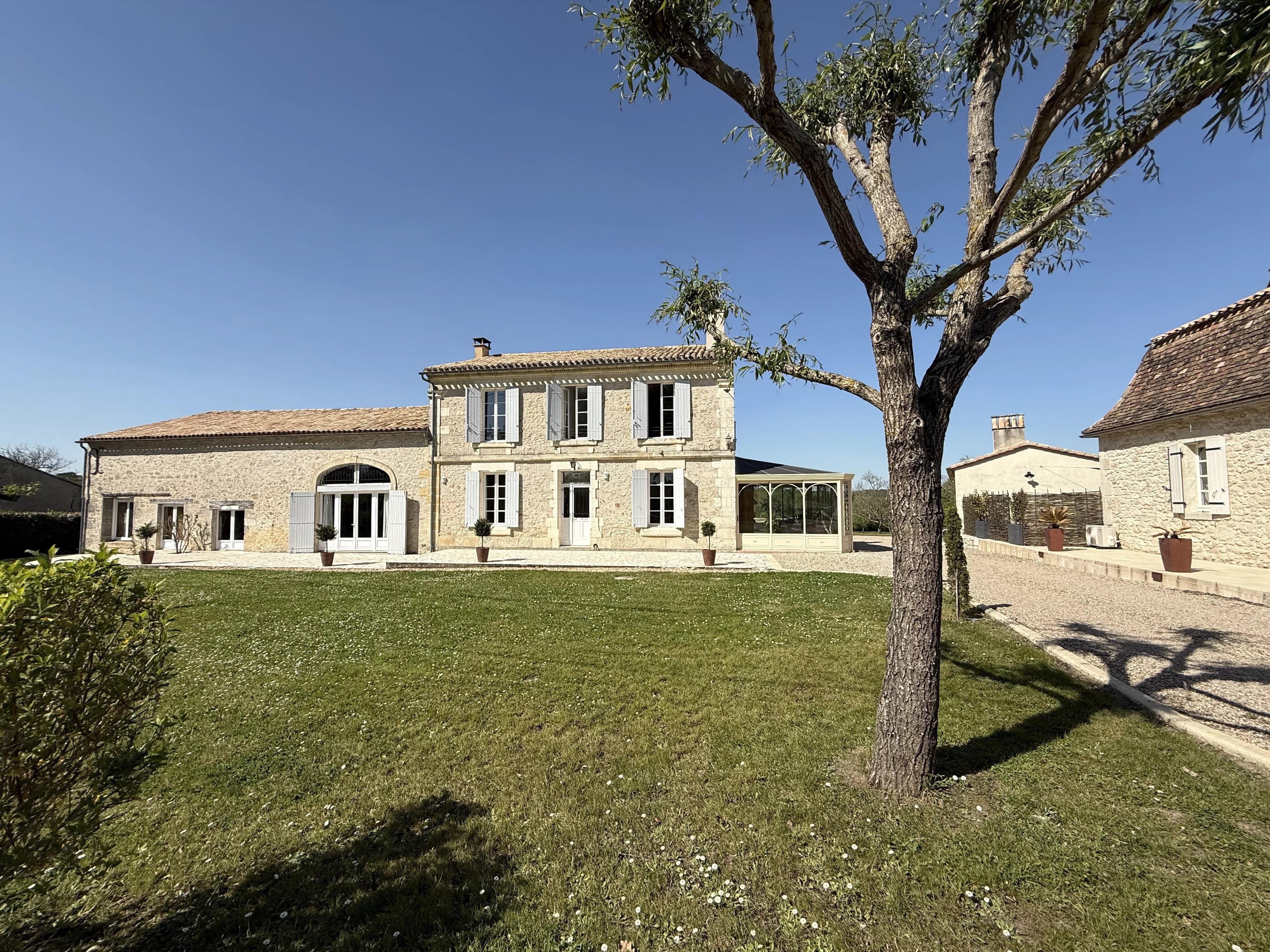 House in Saint-Meard-de-Gurcon - view 1