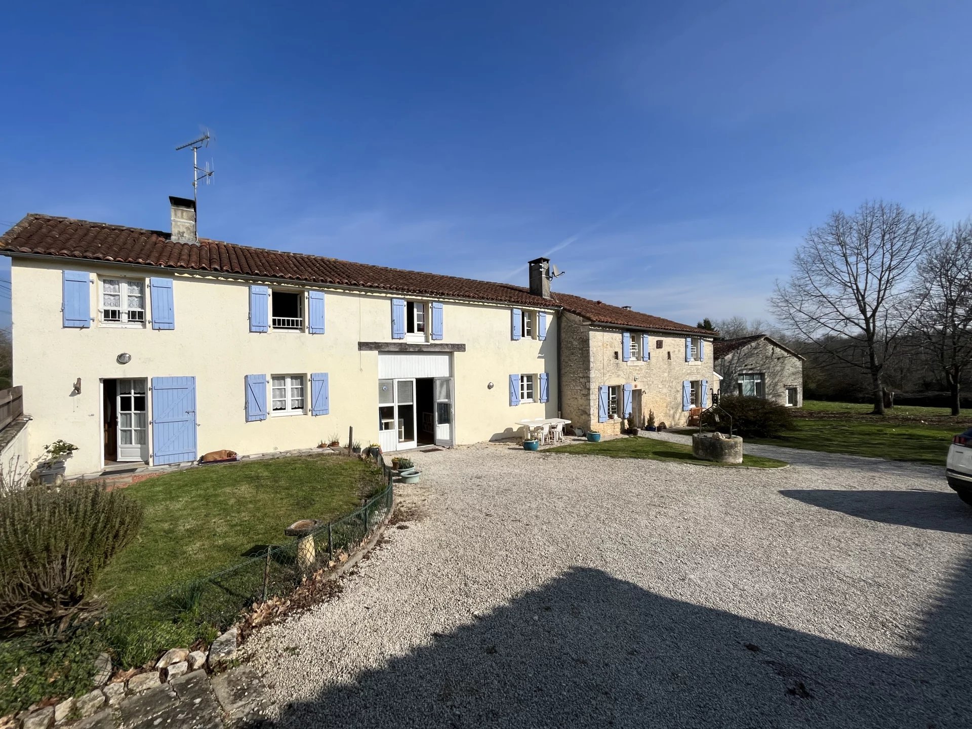House in Chasseneuil-sur-Bonnieure - view 1