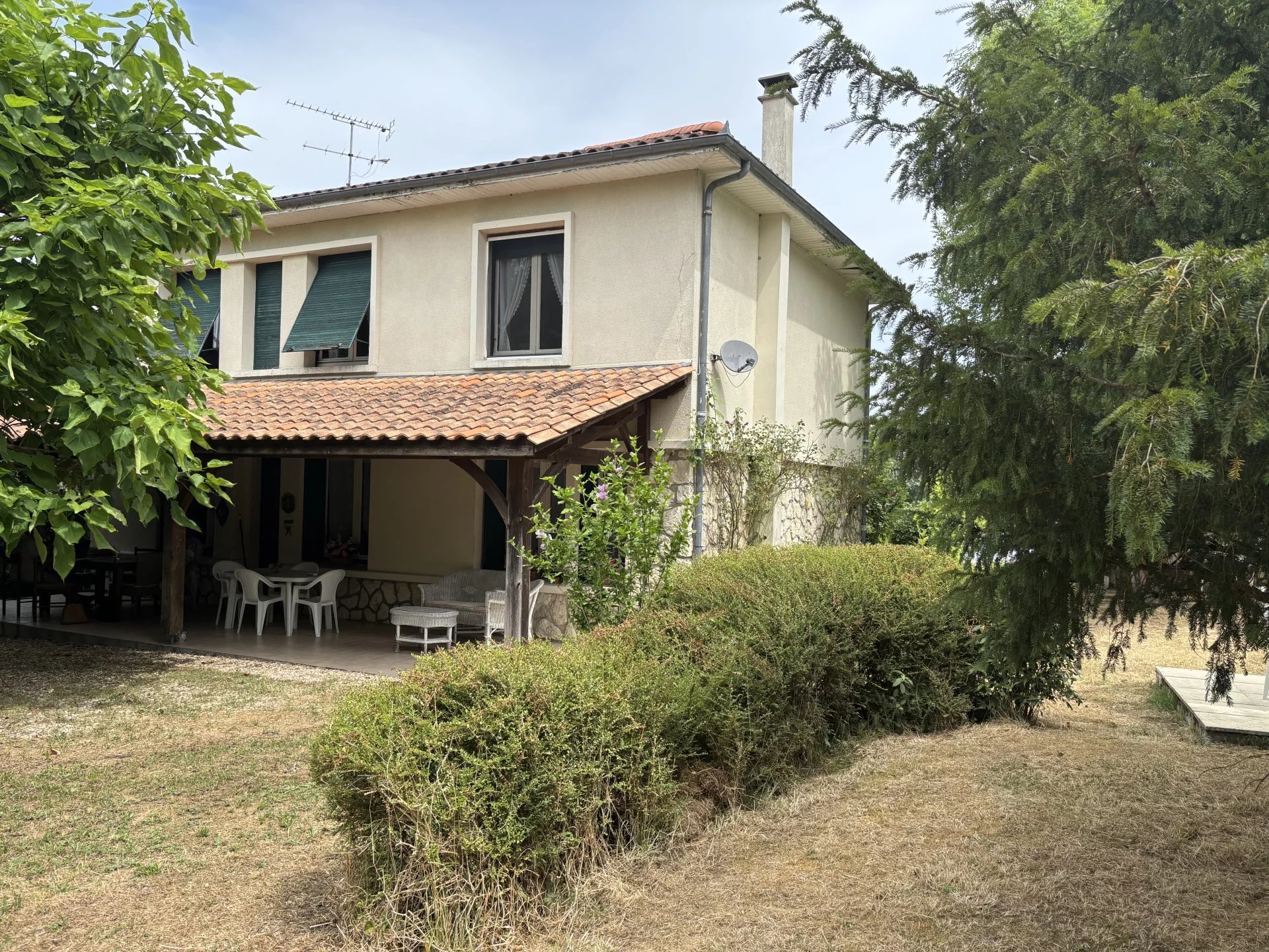 House in La Roche-Chalais - view 1