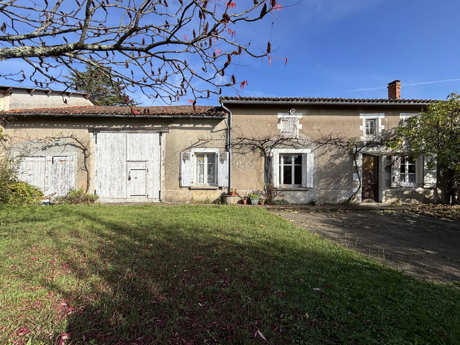 House in Saint-Gourson - view 1